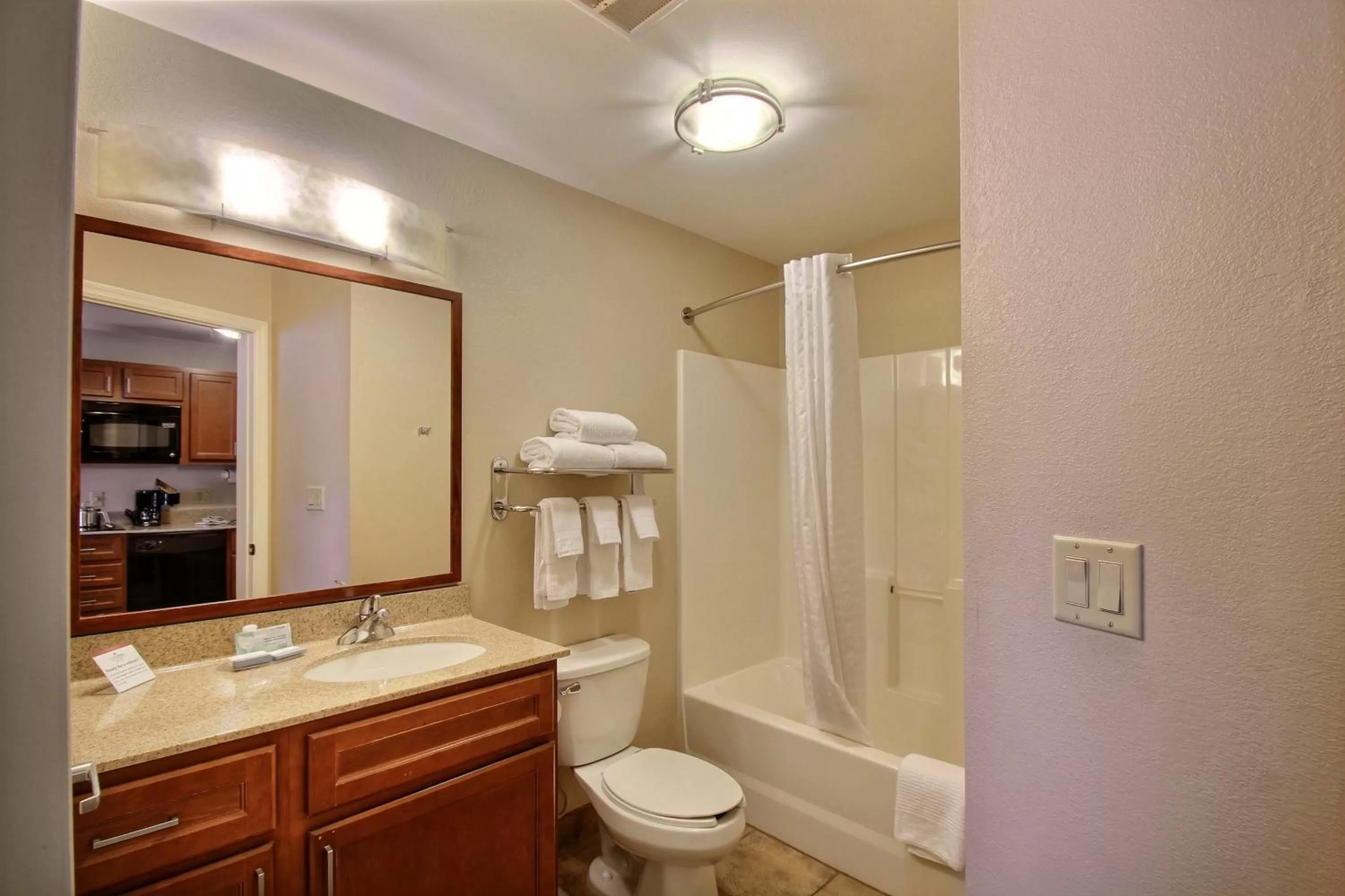 One-Bedroom King Suite in Candlewood Suites Milwaukee Airport - Oak Creek, an IHG Hotel