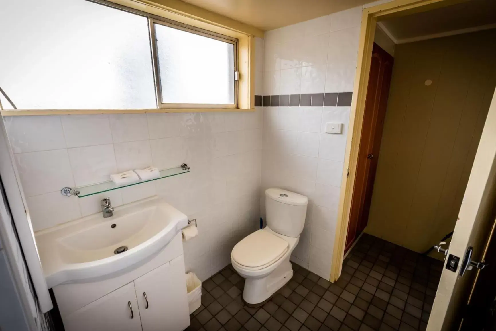 Toilet, Bathroom in Ardeanal Motel