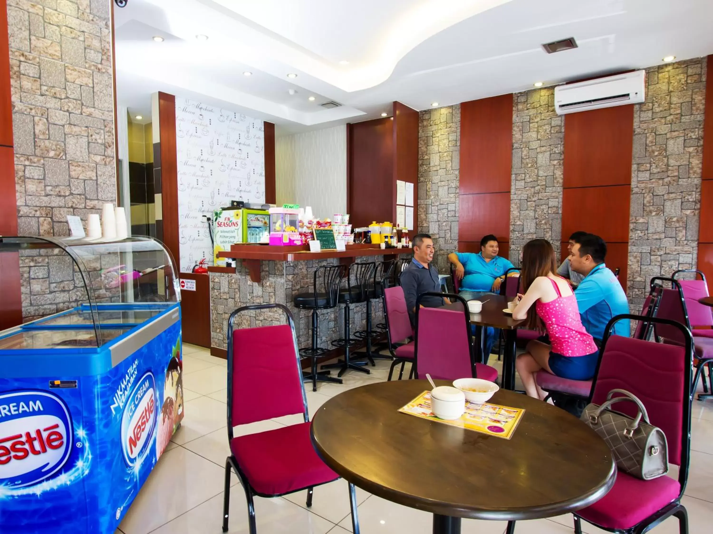 Restaurant/Places to Eat in Remember Hotel Batu Pahat