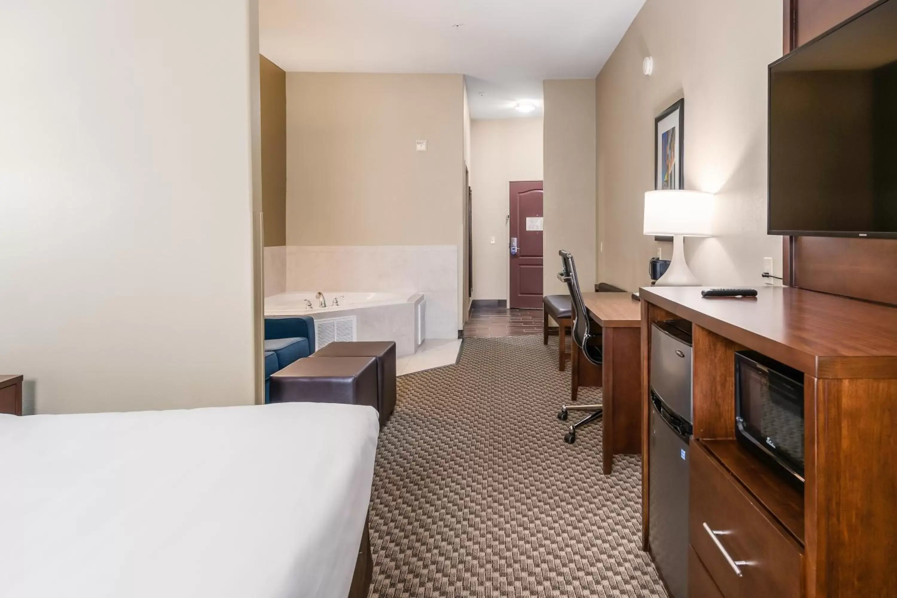 Kitchen/Kitchenette in Comfort Suites