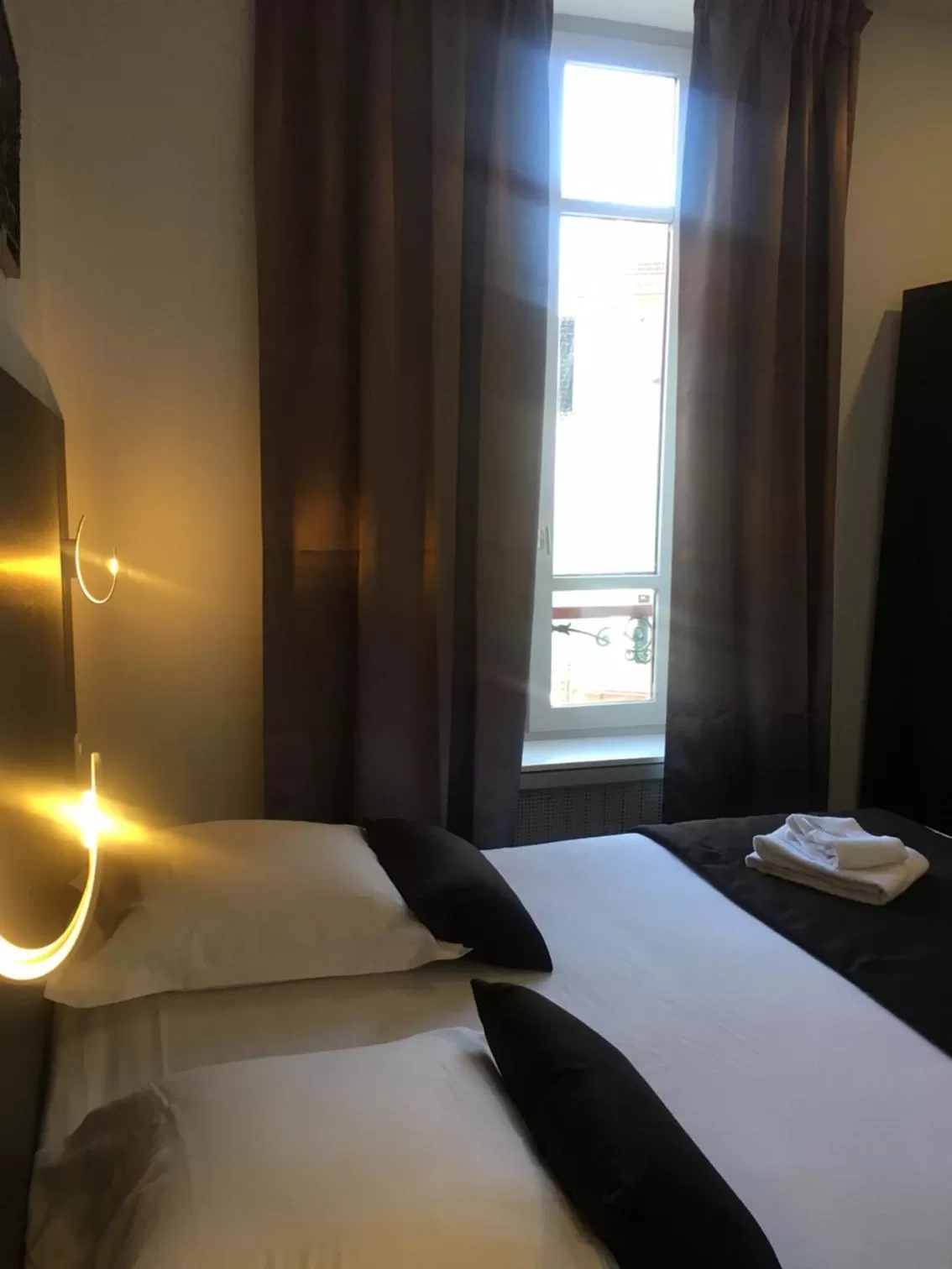 Photo of the whole room, Bed in Hôtel Le Biarritz - Vichy