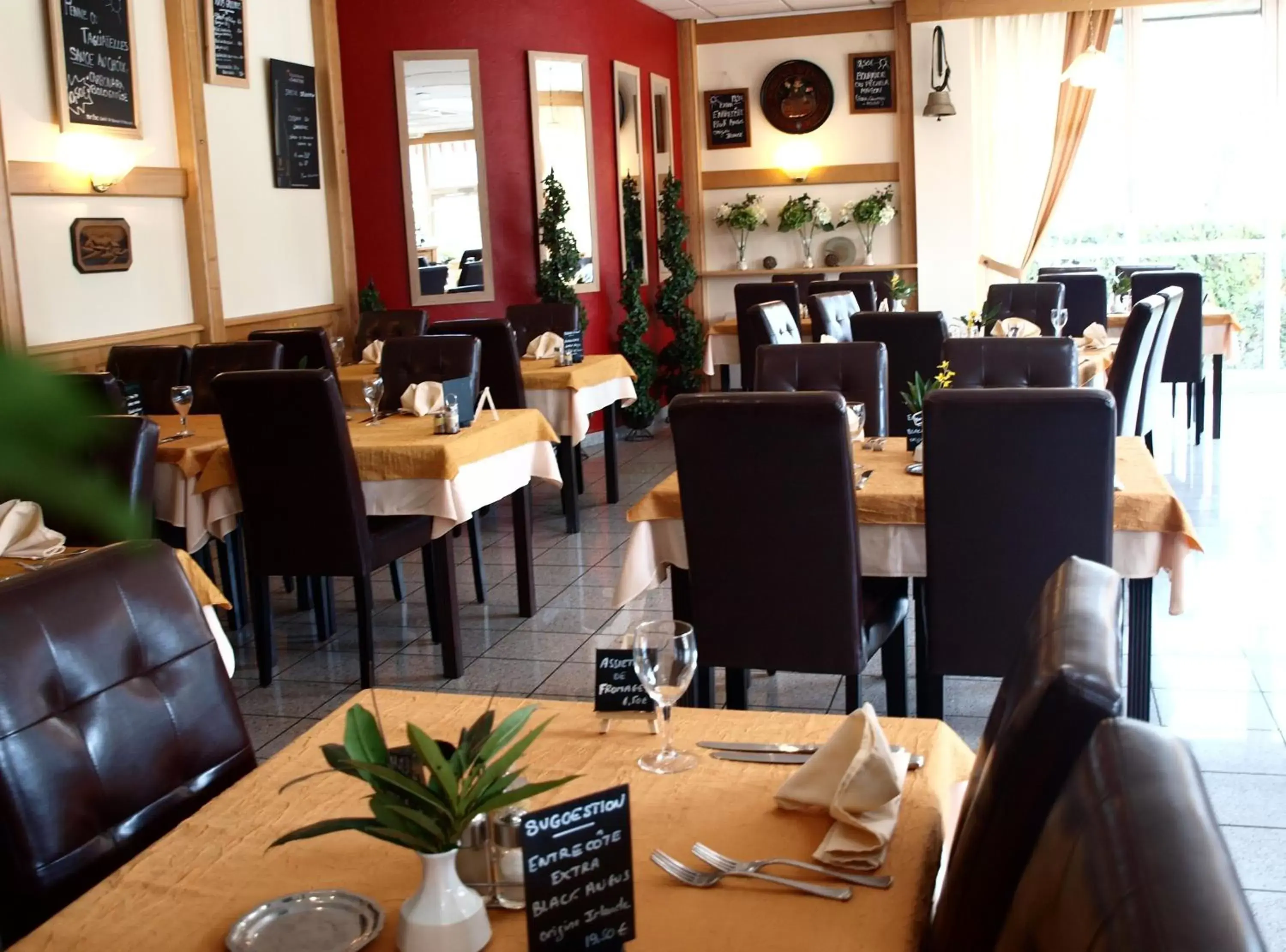 Restaurant/Places to Eat in The Originals City, Hôtel du Faucigny, Cluses Ouest