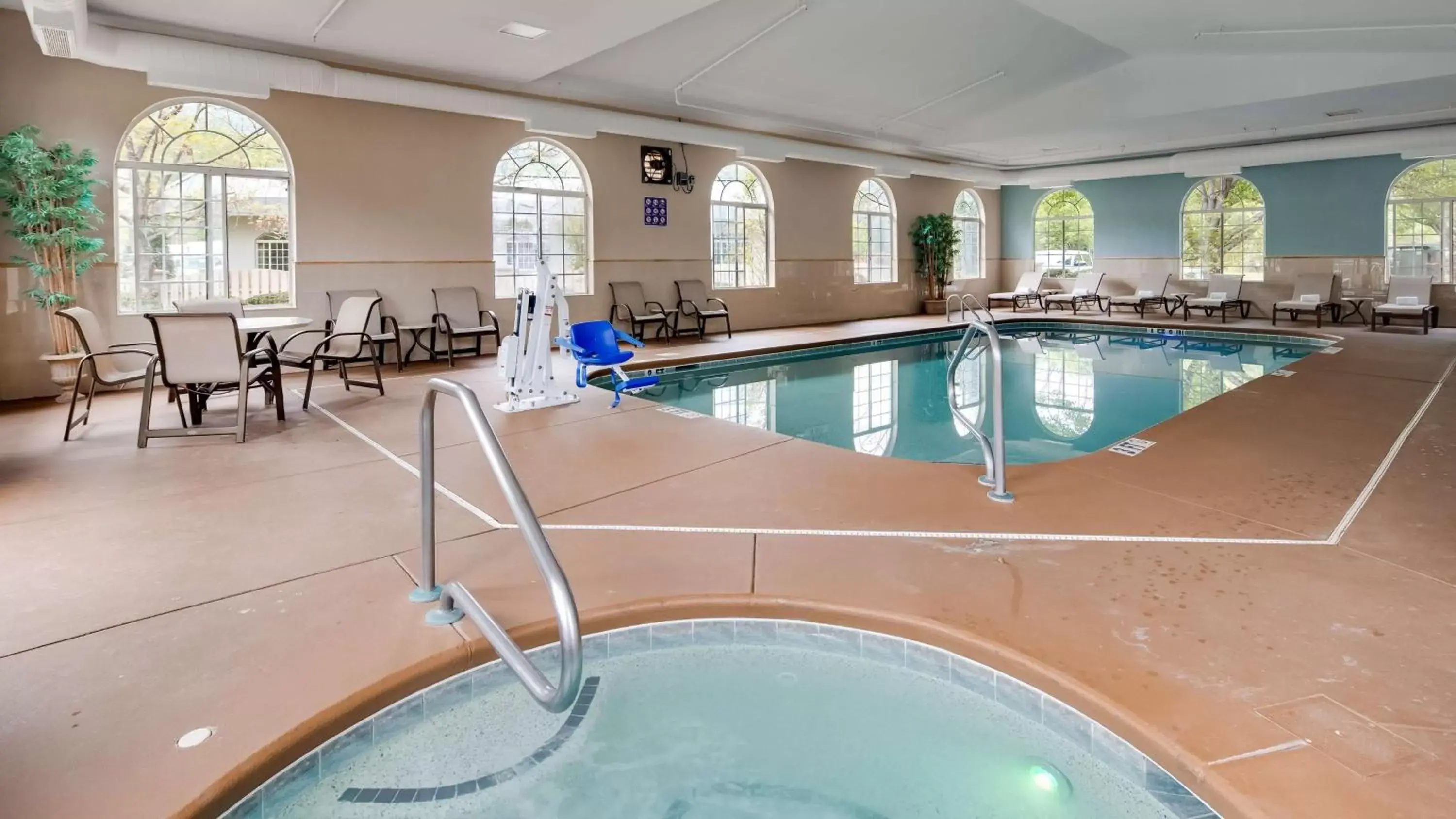 On site, Swimming Pool in Best Western Plus River Escape Sylva / Dillsboro