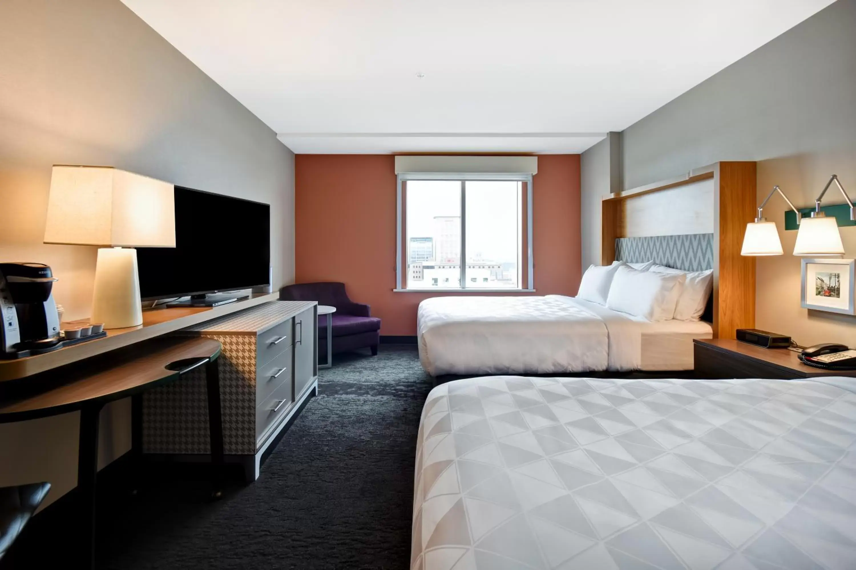 Bedroom, Bed in Holiday Inn Lancaster, an IHG Hotel