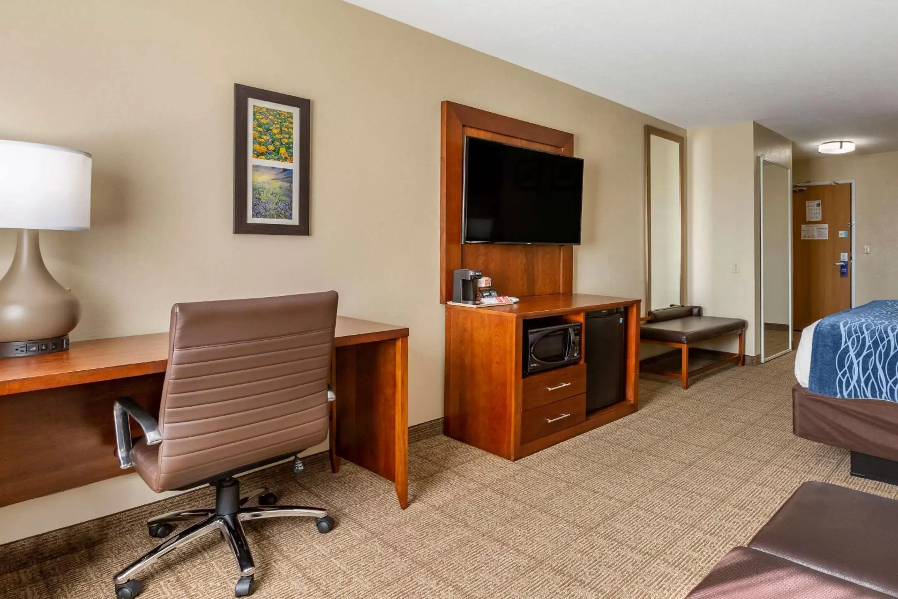 Photo of the whole room, TV/Entertainment Center in Comfort Inn & Suites Lordsburg I-10