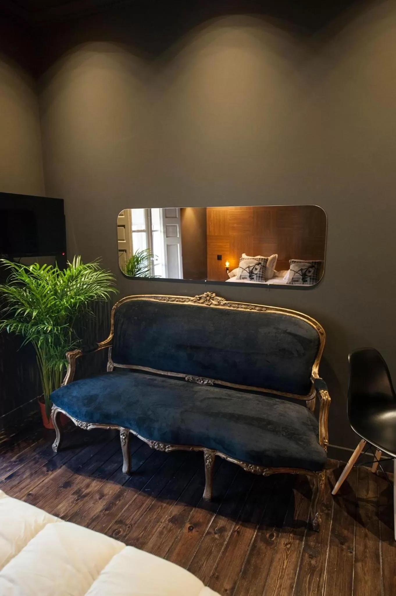 TV and multimedia, Bed in Urban Suite Santander