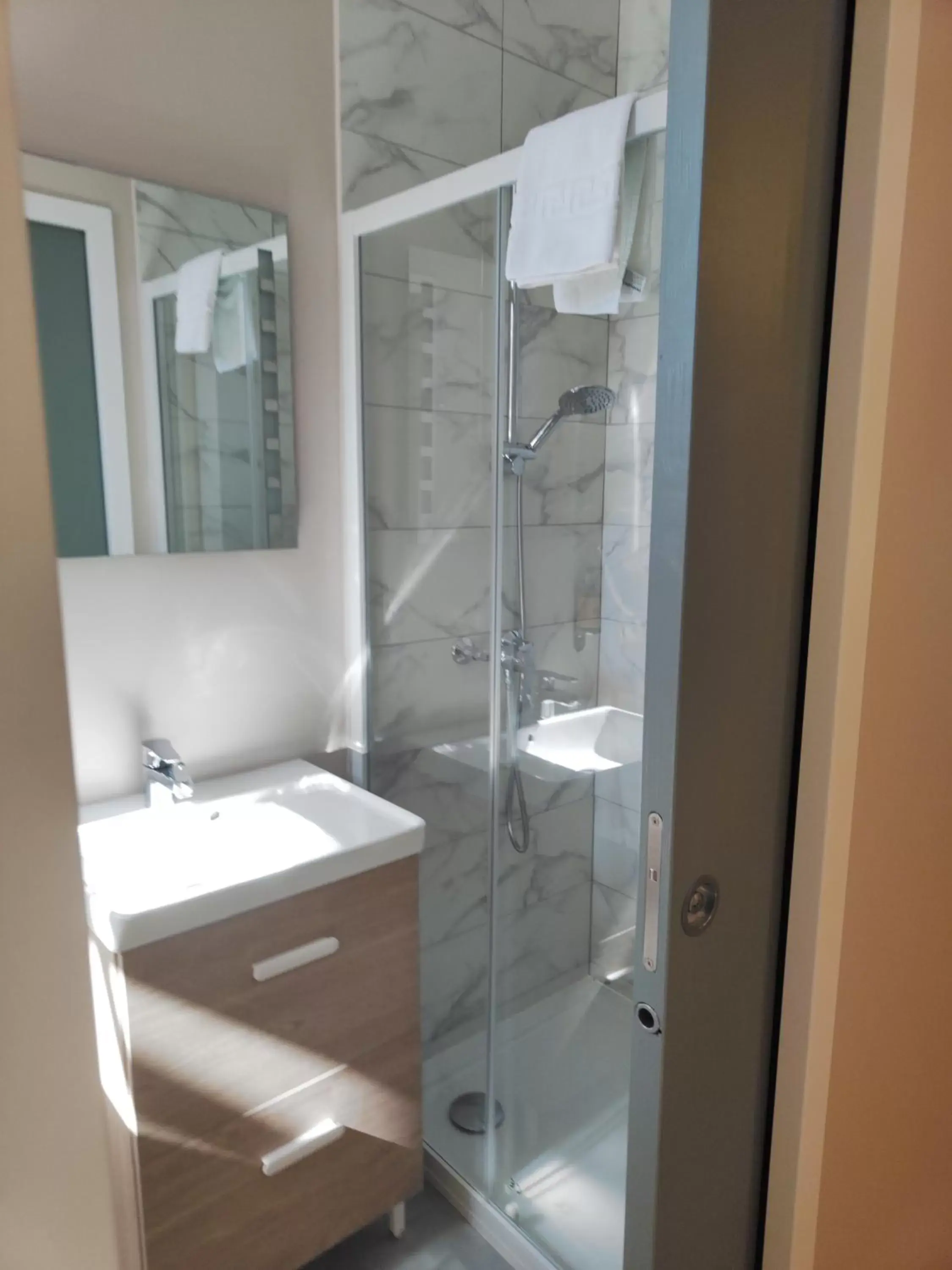 Shower, Bathroom in Hotel de la Terrasse