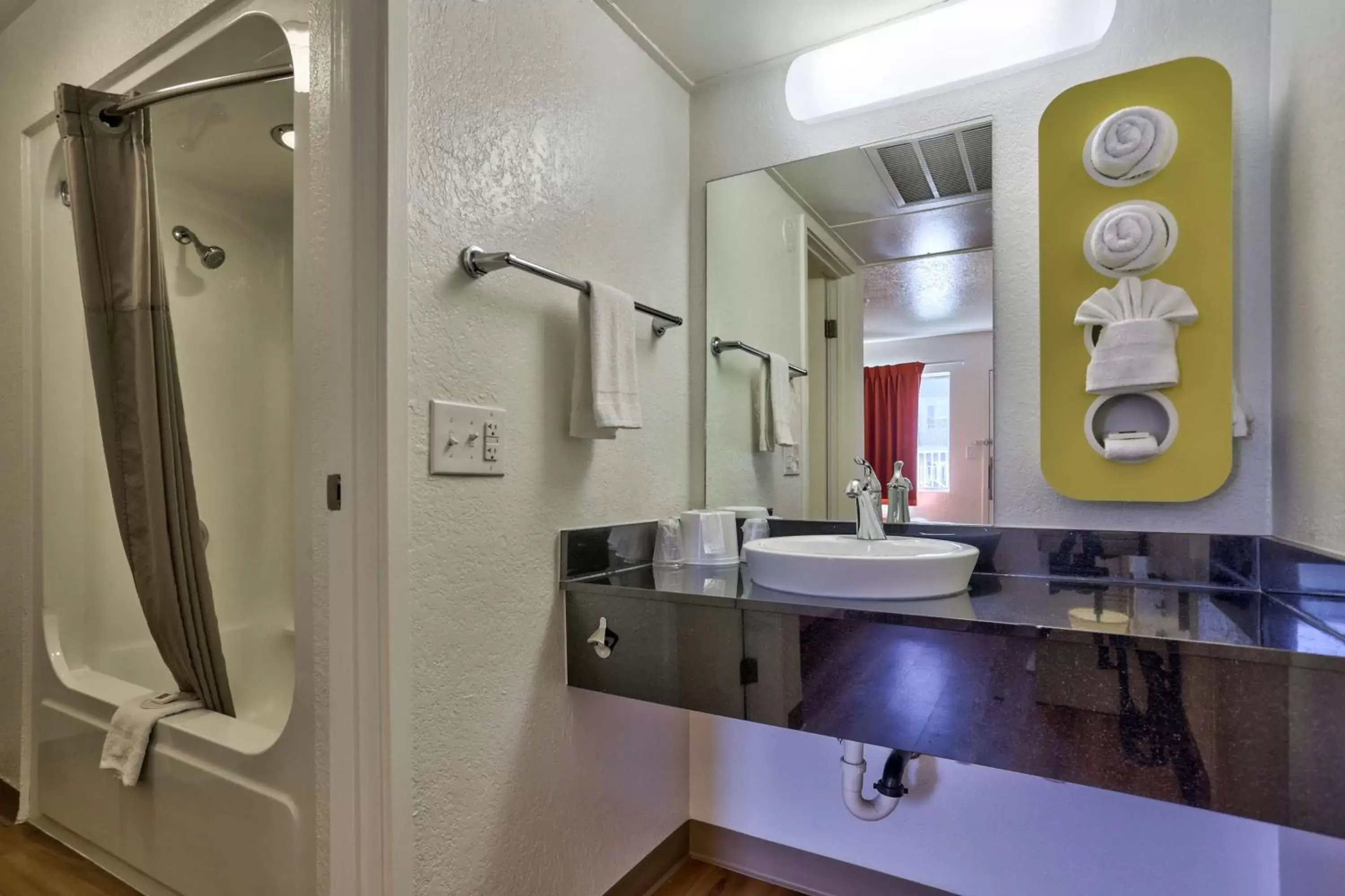 Shower, Bathroom in Motel 6-Flagstaff, AZ - Butler