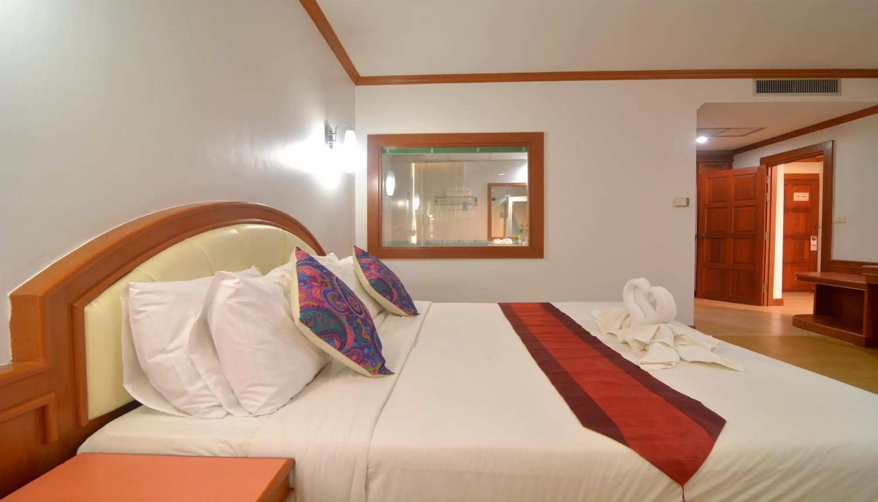 Bed in Chumphon Gardens Hotel