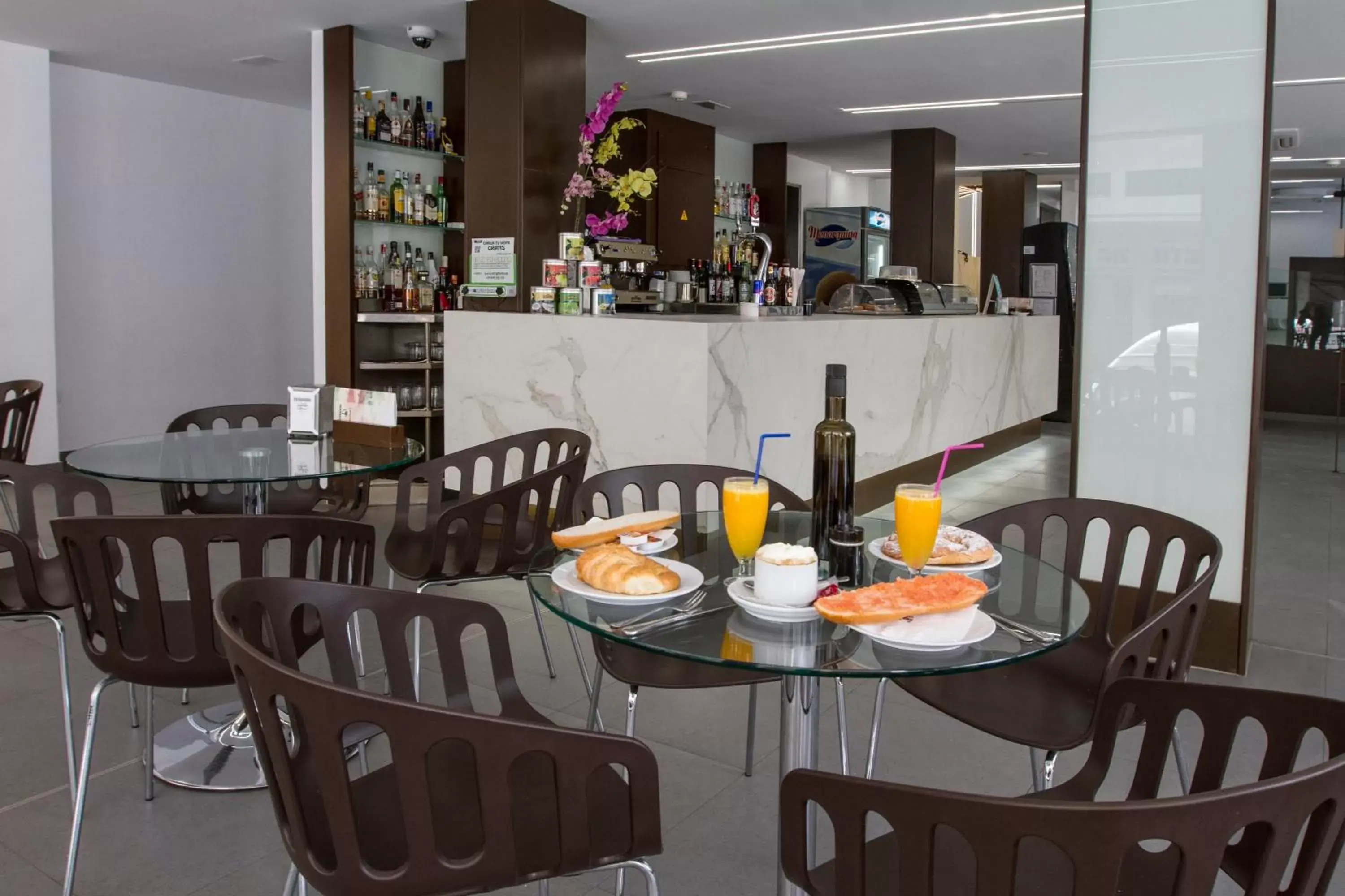 Lounge or bar in Hotel Montesol Benidorm