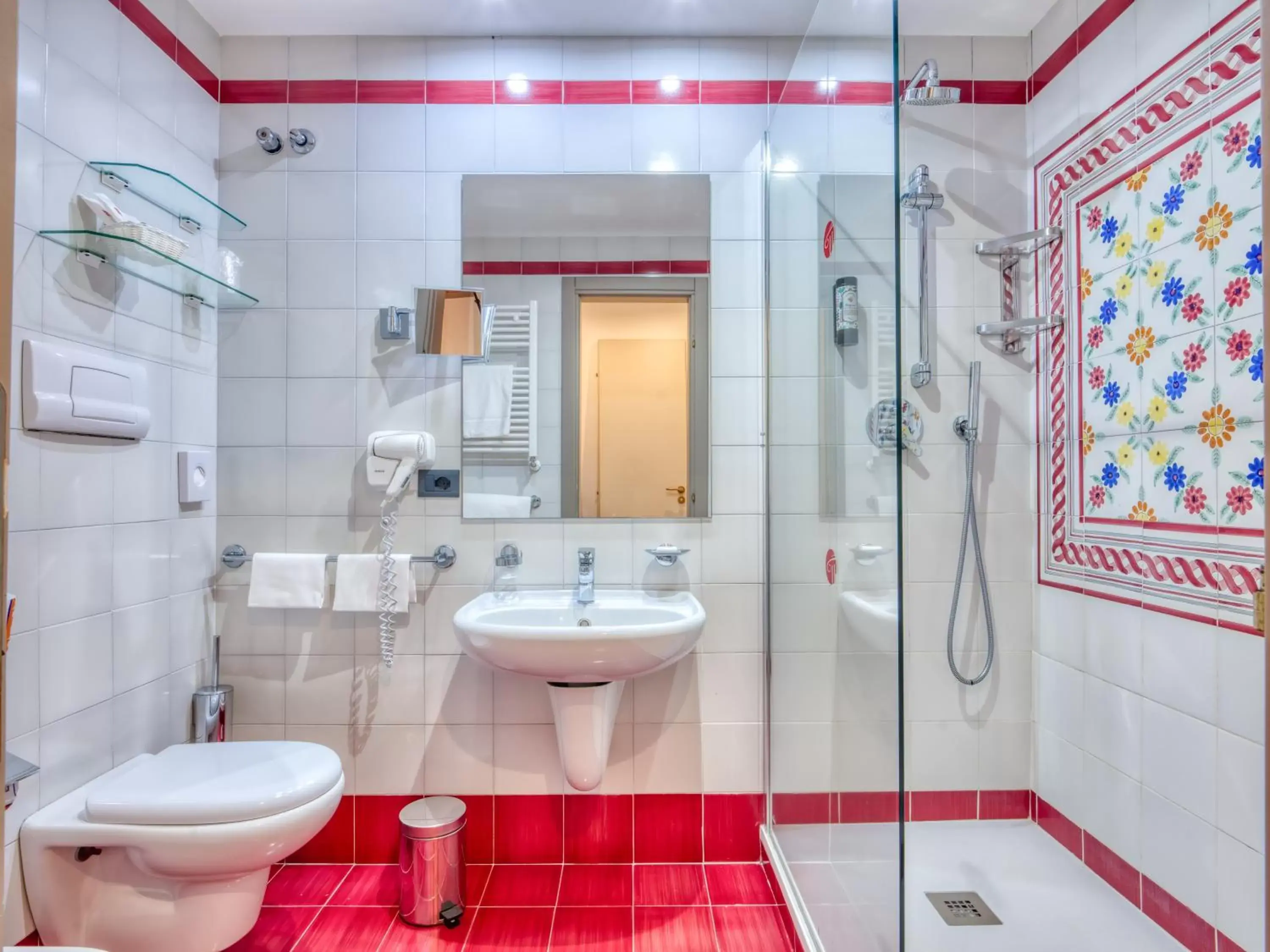 Shower, Bathroom in Hotel Antares