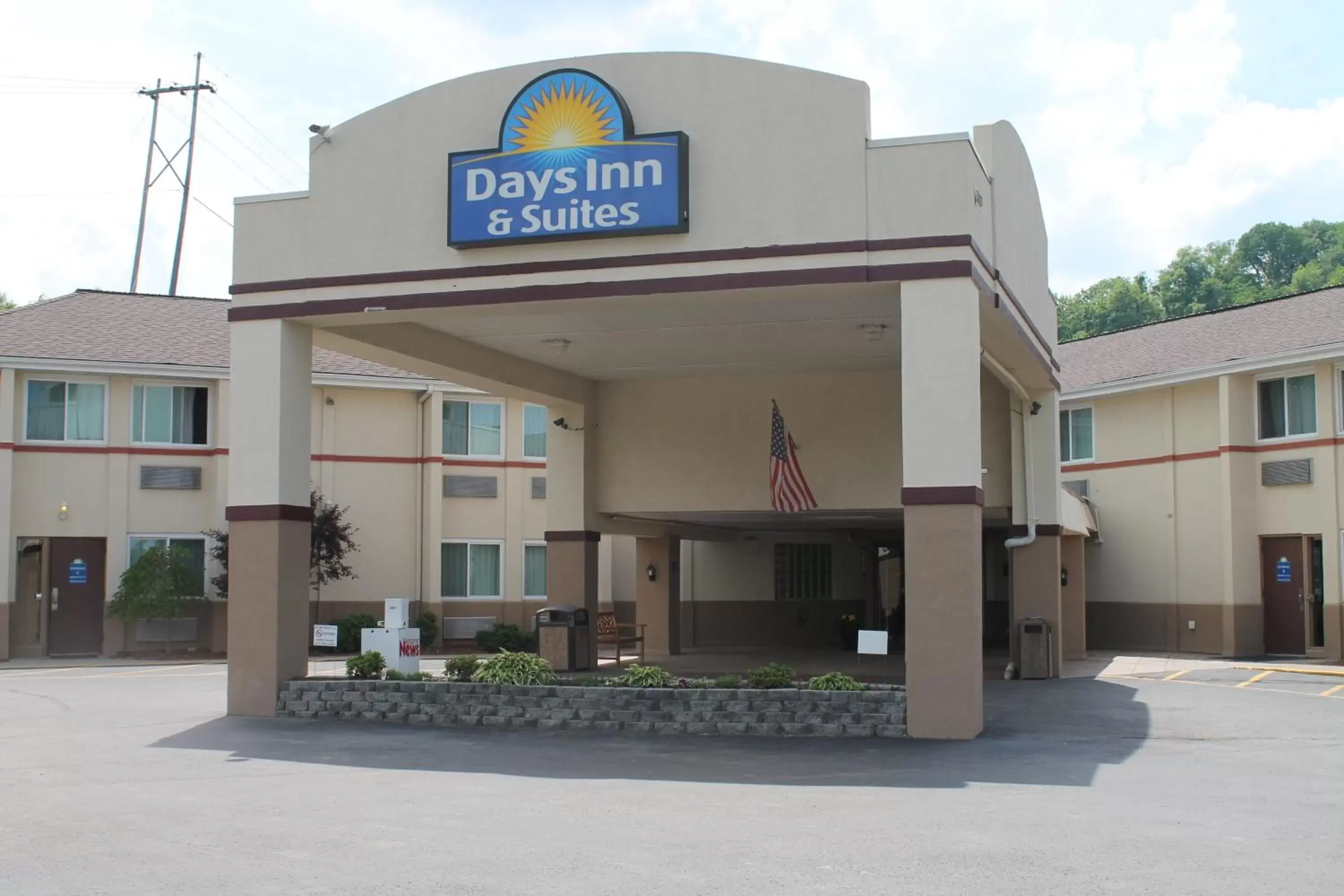 Facade/entrance, Property Building in Days Inn & Suites by Wyndham Bridgeport - Clarksburg