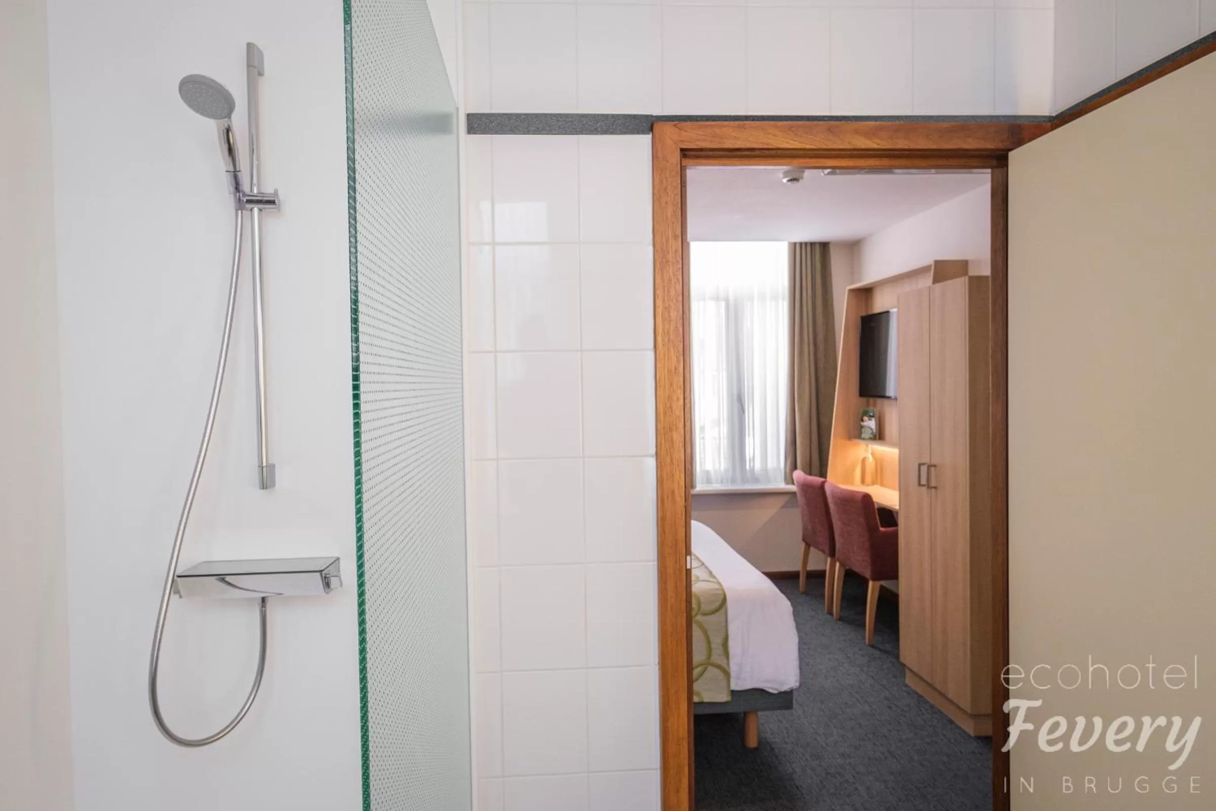 Bathroom, Bed in Hotel Fevery