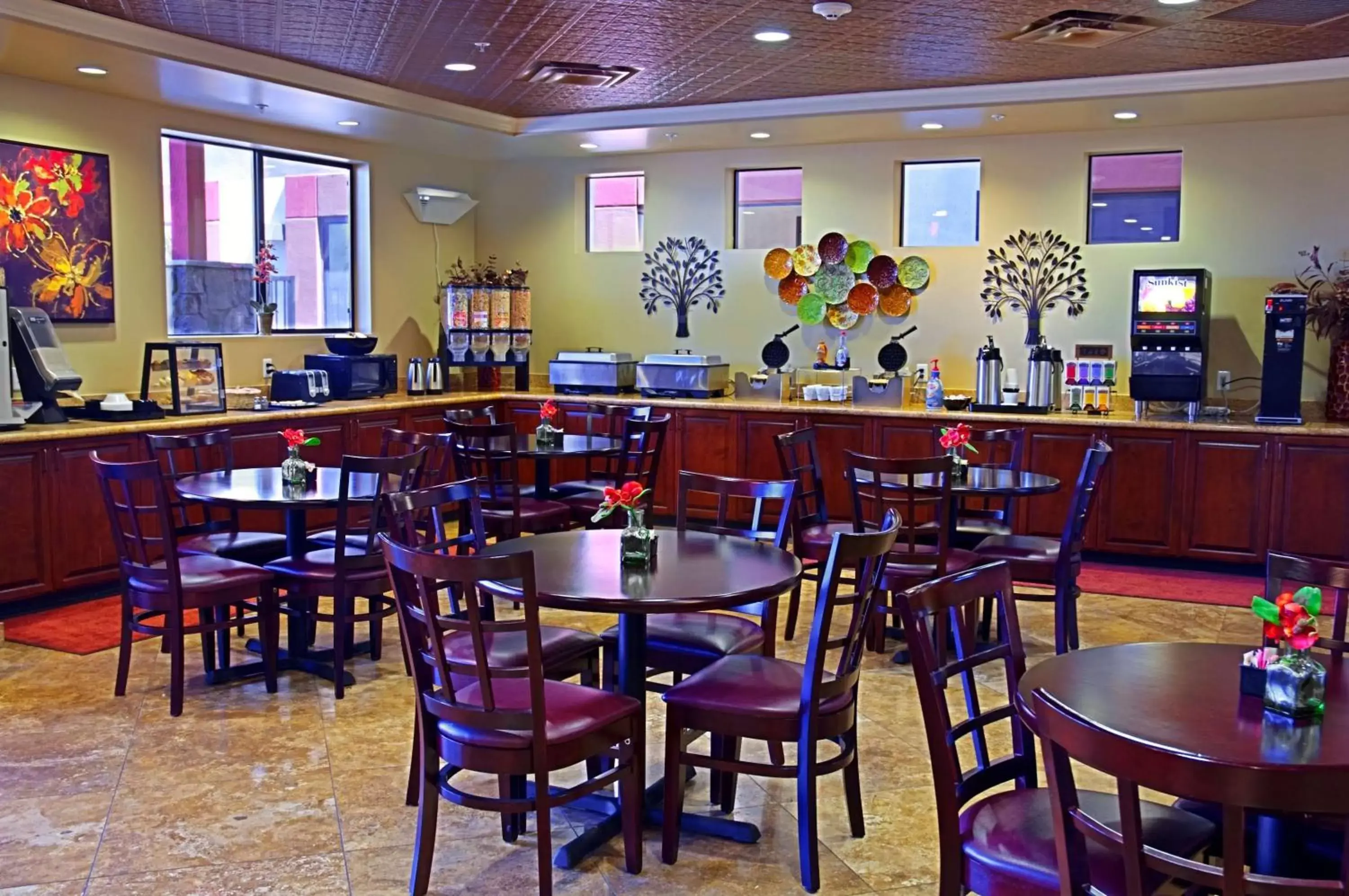 Restaurant/Places to Eat in Legacy Inn & Suites