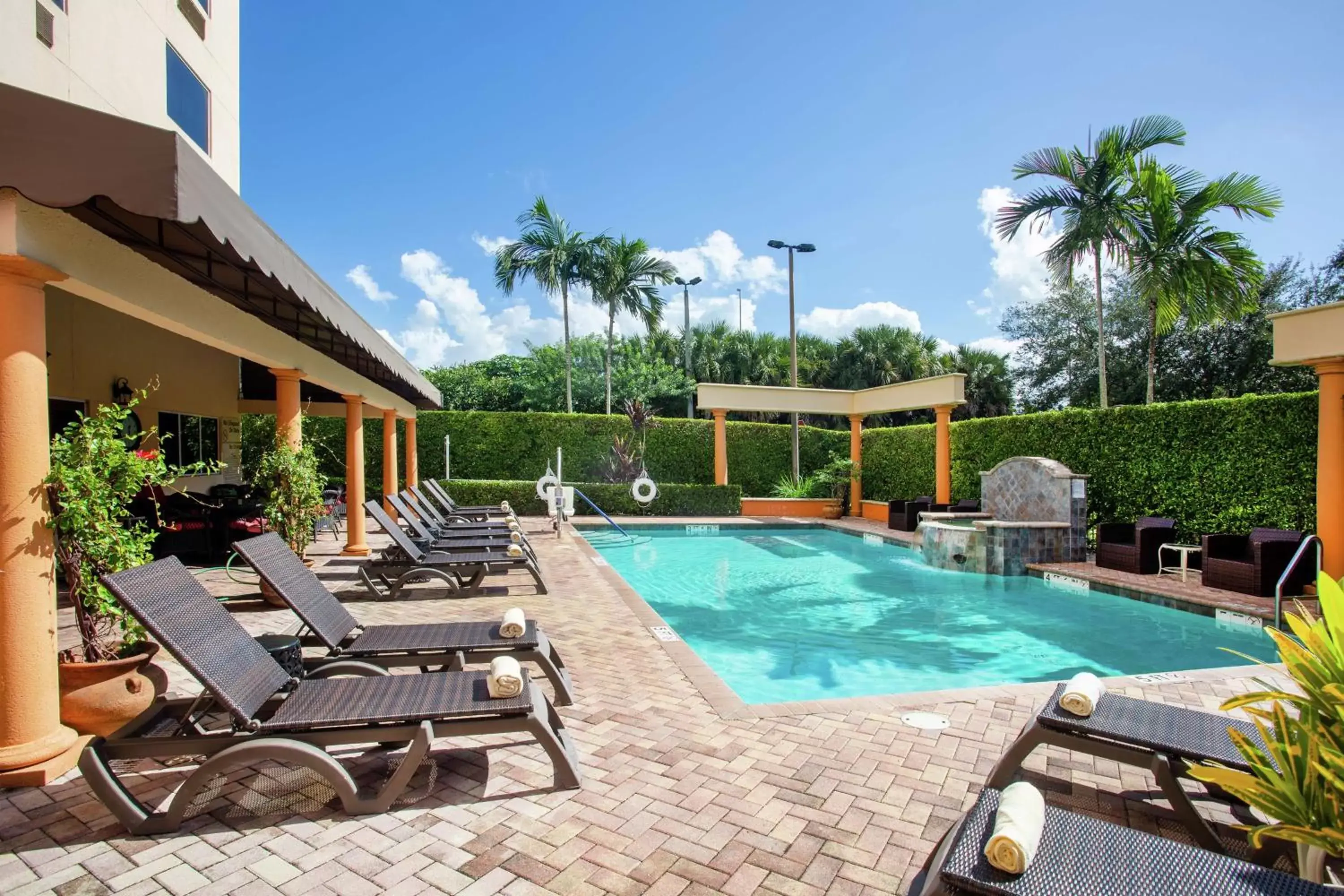 Pool view, Swimming Pool in Hampton Inn West Palm Beach-Lake Worth-Turnpike