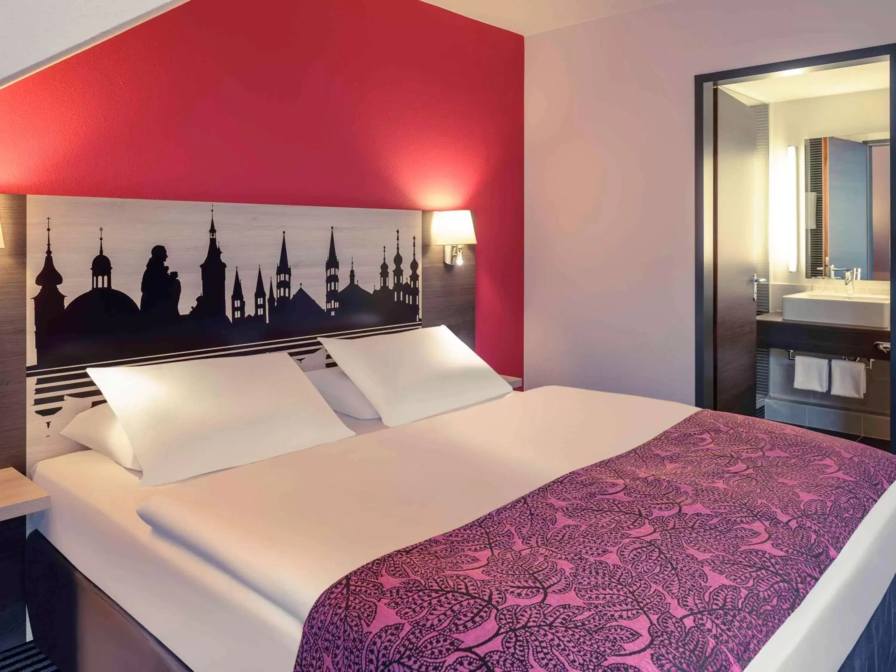 Photo of the whole room, Bed in Mercure Hotel Würzburg am Mainufer
