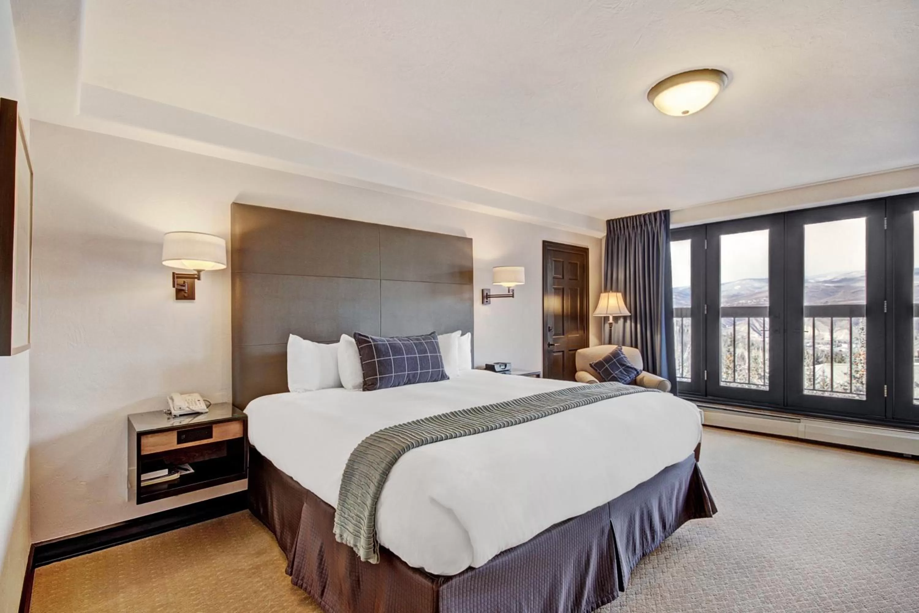 Bed in The Pines Lodge, a RockResort