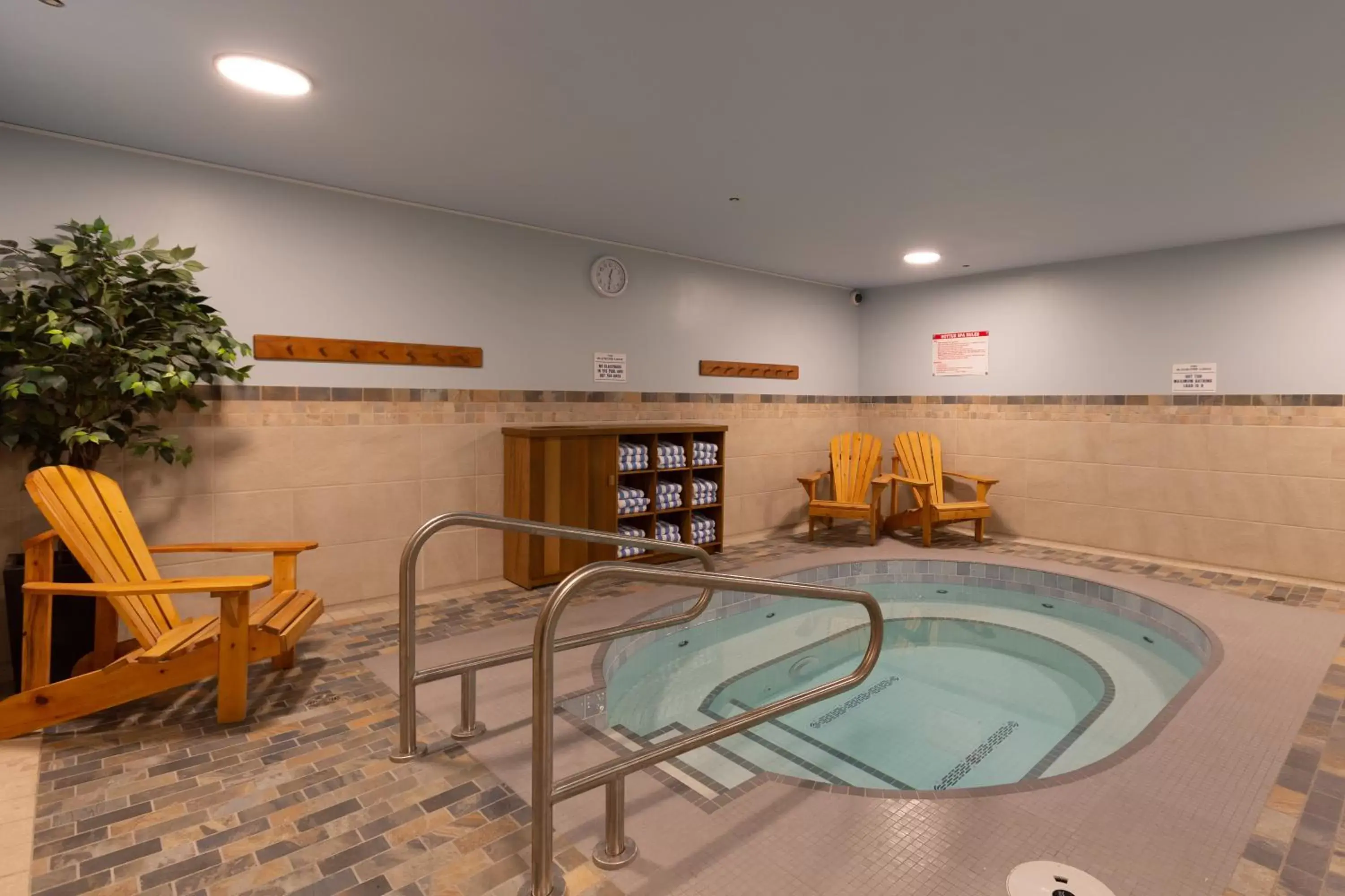 Hot Tub, Swimming Pool in Blackcomb Lodge