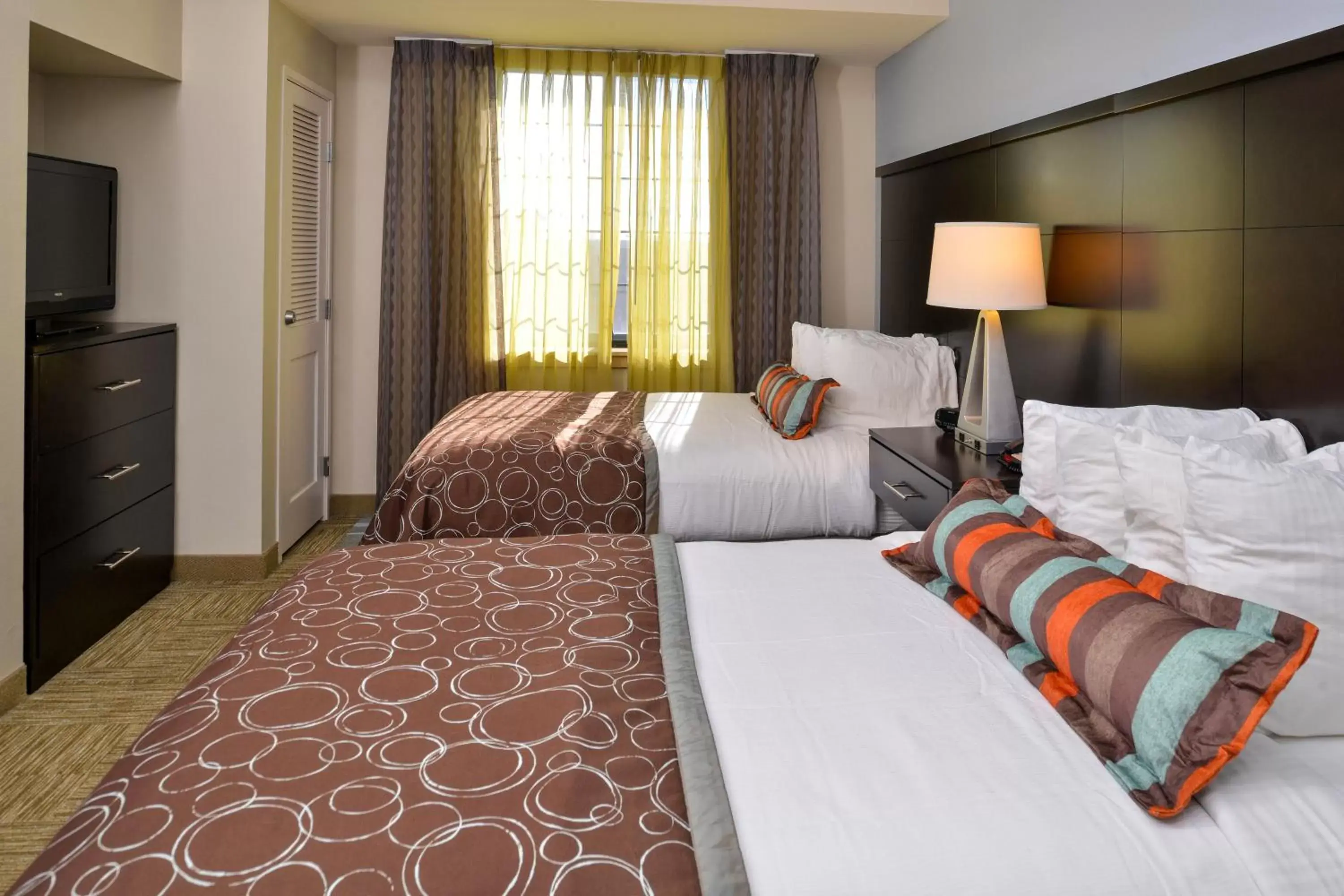 Photo of the whole room, Bed in Staybridge Suites San Antonio-Stone Oak, an IHG Hotel