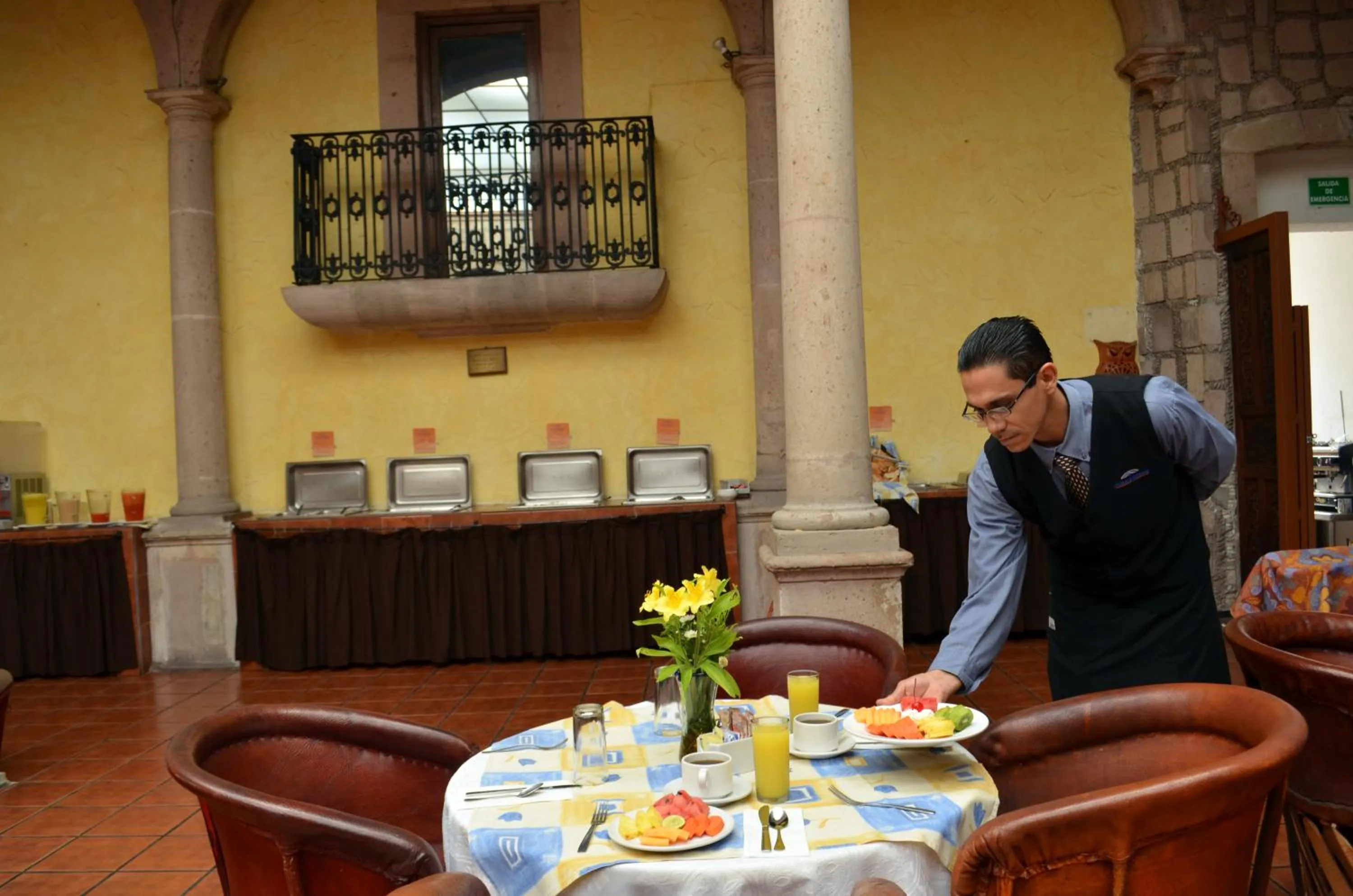 Breakfast in Howard Johnson by Wyndham Morelia Calle Real