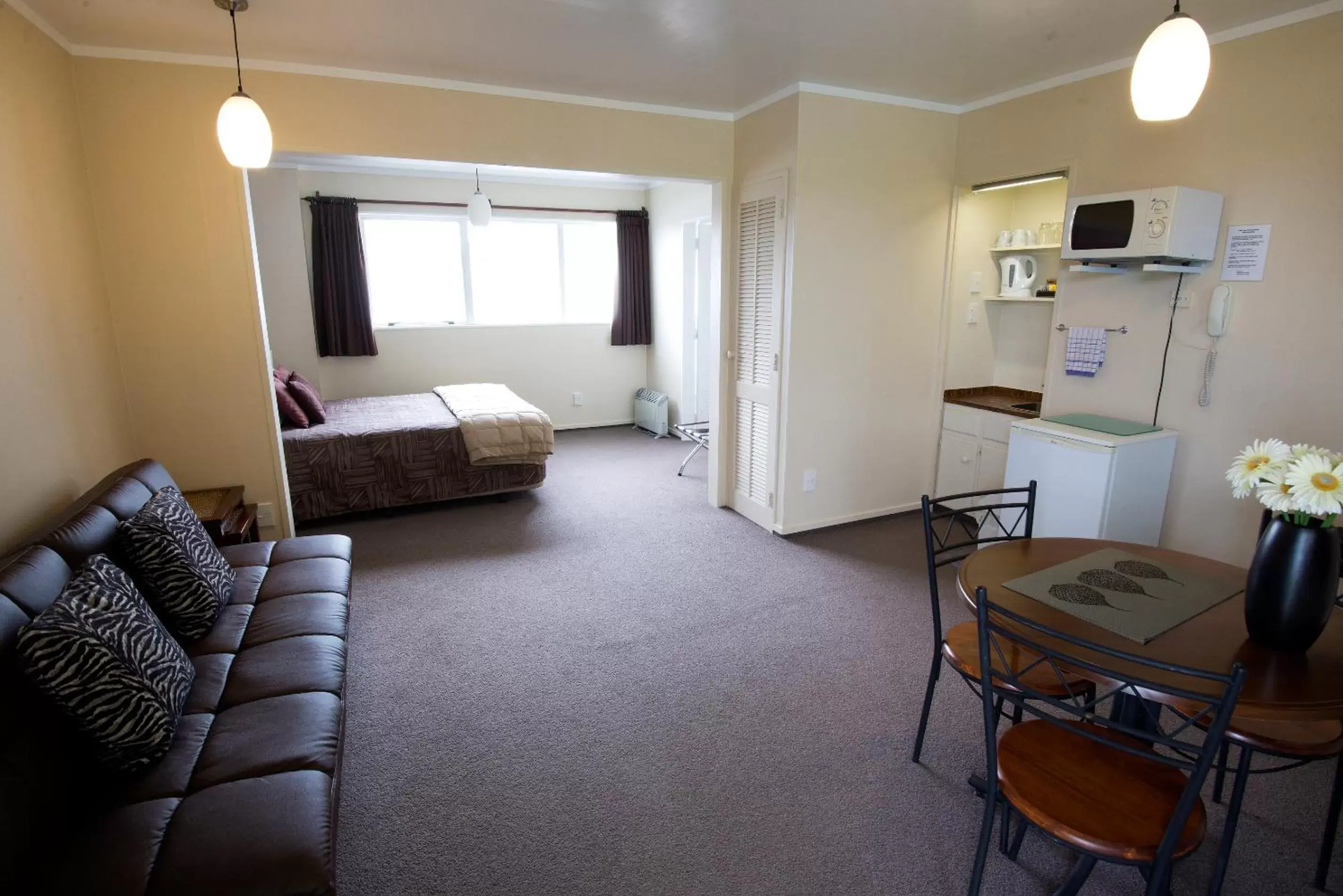 Coffee/tea facilities in Kapiti Gateway Motel