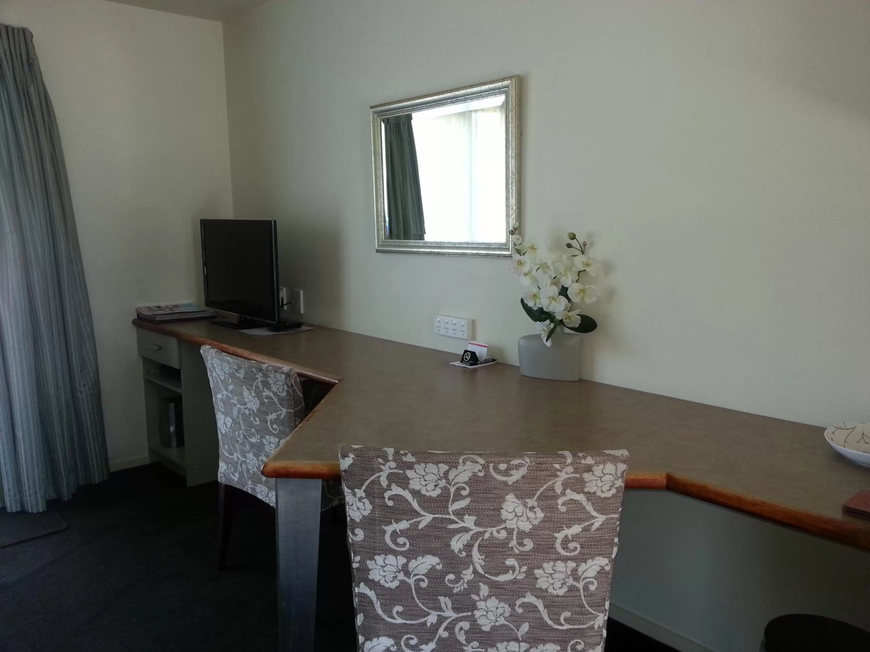 Communal lounge/ TV room in Cedar Grove Motor Lodge