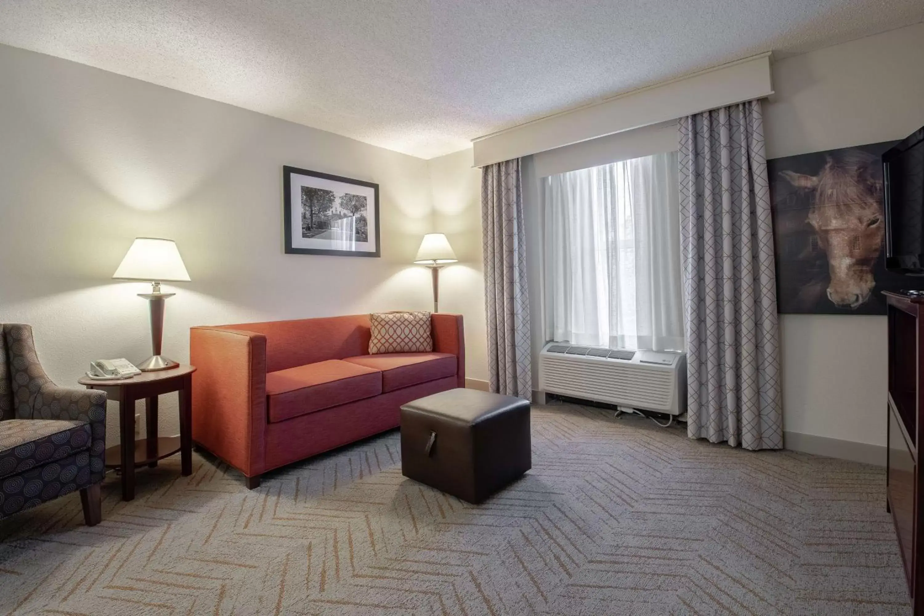 Bedroom, Seating Area in Hampton Inn & Suites Williamsburg-Richmond Road