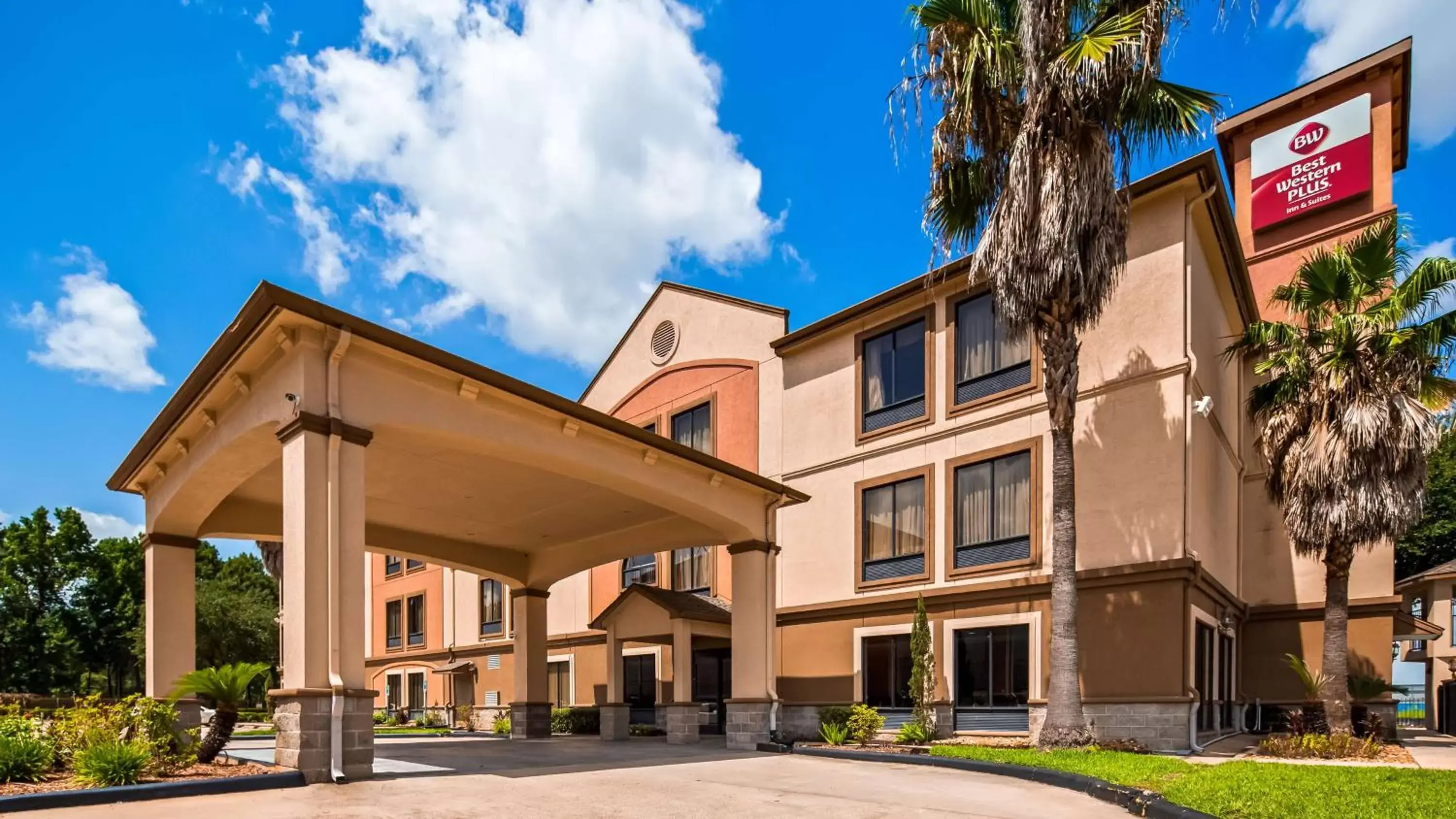 Property building in Best Western Plus North Houston Inn & Suites Property building in Best Western Plus North Houston Inn & Suites