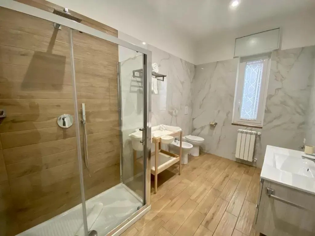 Shower, Bathroom in Villa Manto Bed and Breakfast - Torre Annunziata Pompei