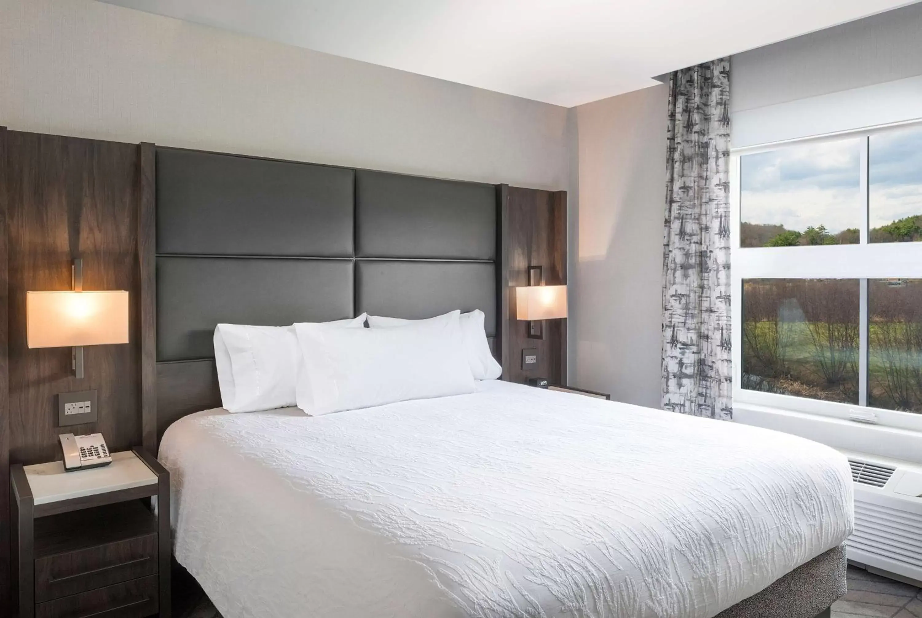 Bed in Hilton Garden Inn Hanover Lebanon