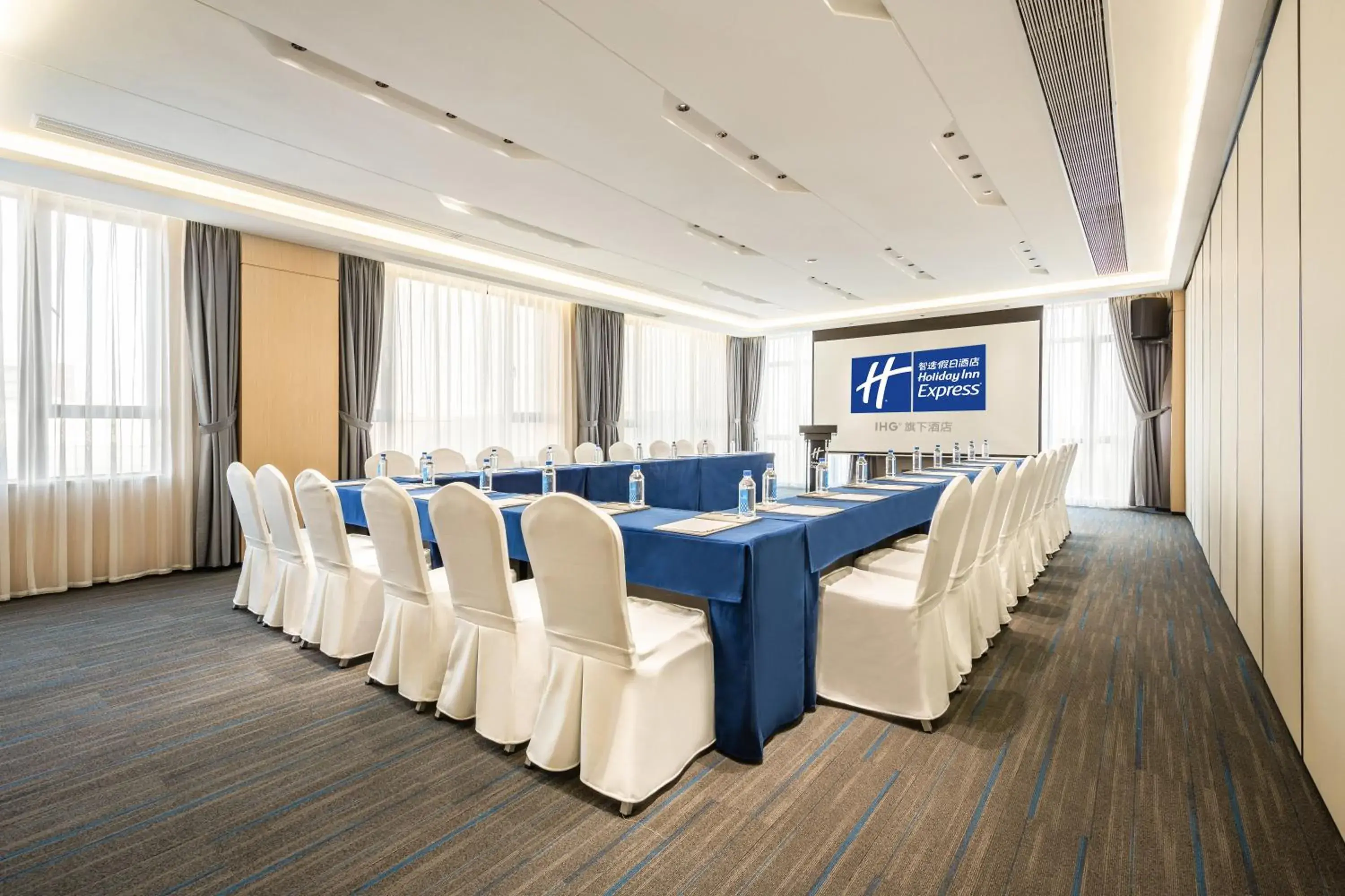 Meeting/conference room in Holiday Inn Express Jinjiang Anhai, an IHG Hotel