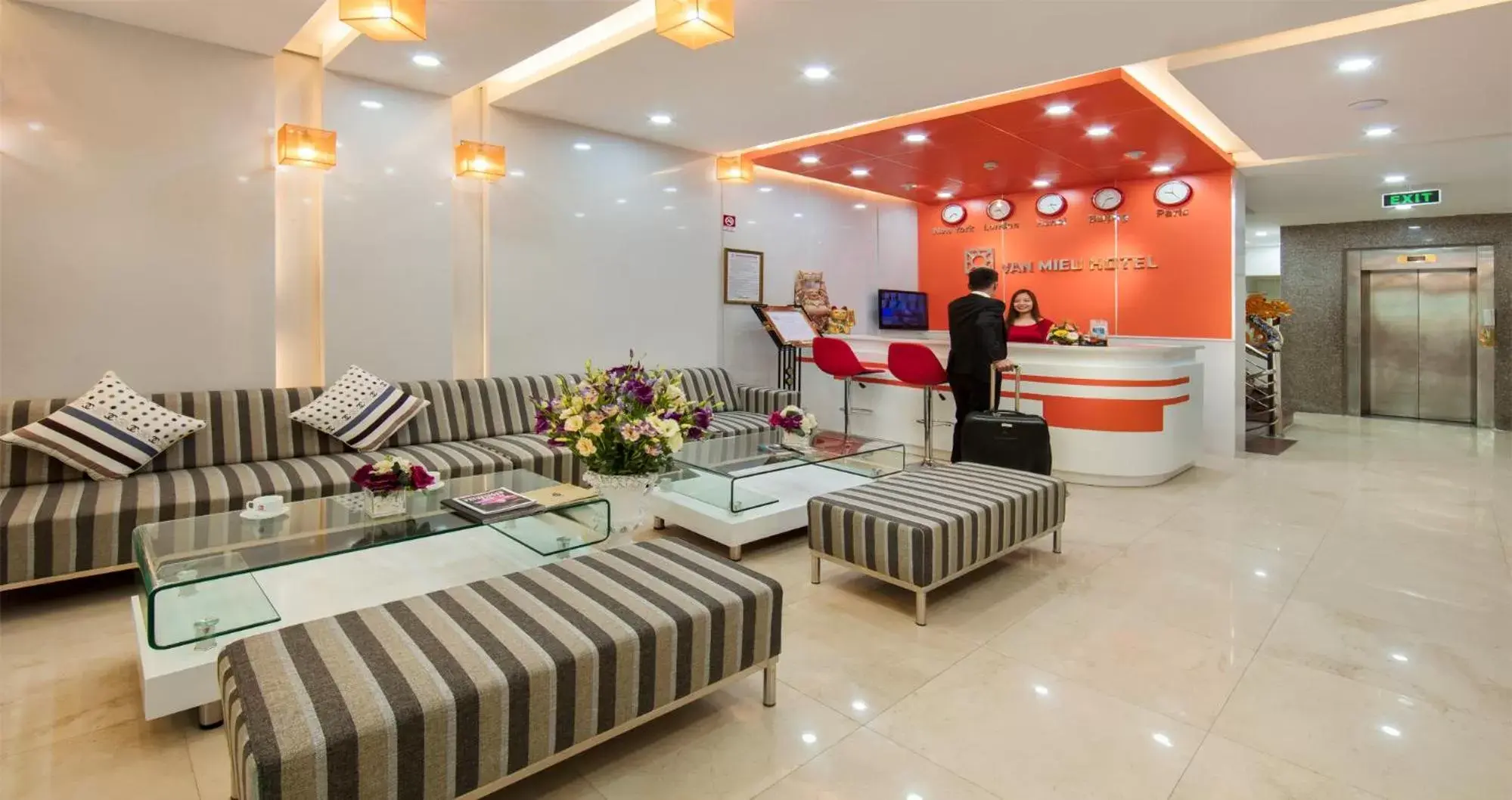 Lobby or reception in Van Mieu Hotel