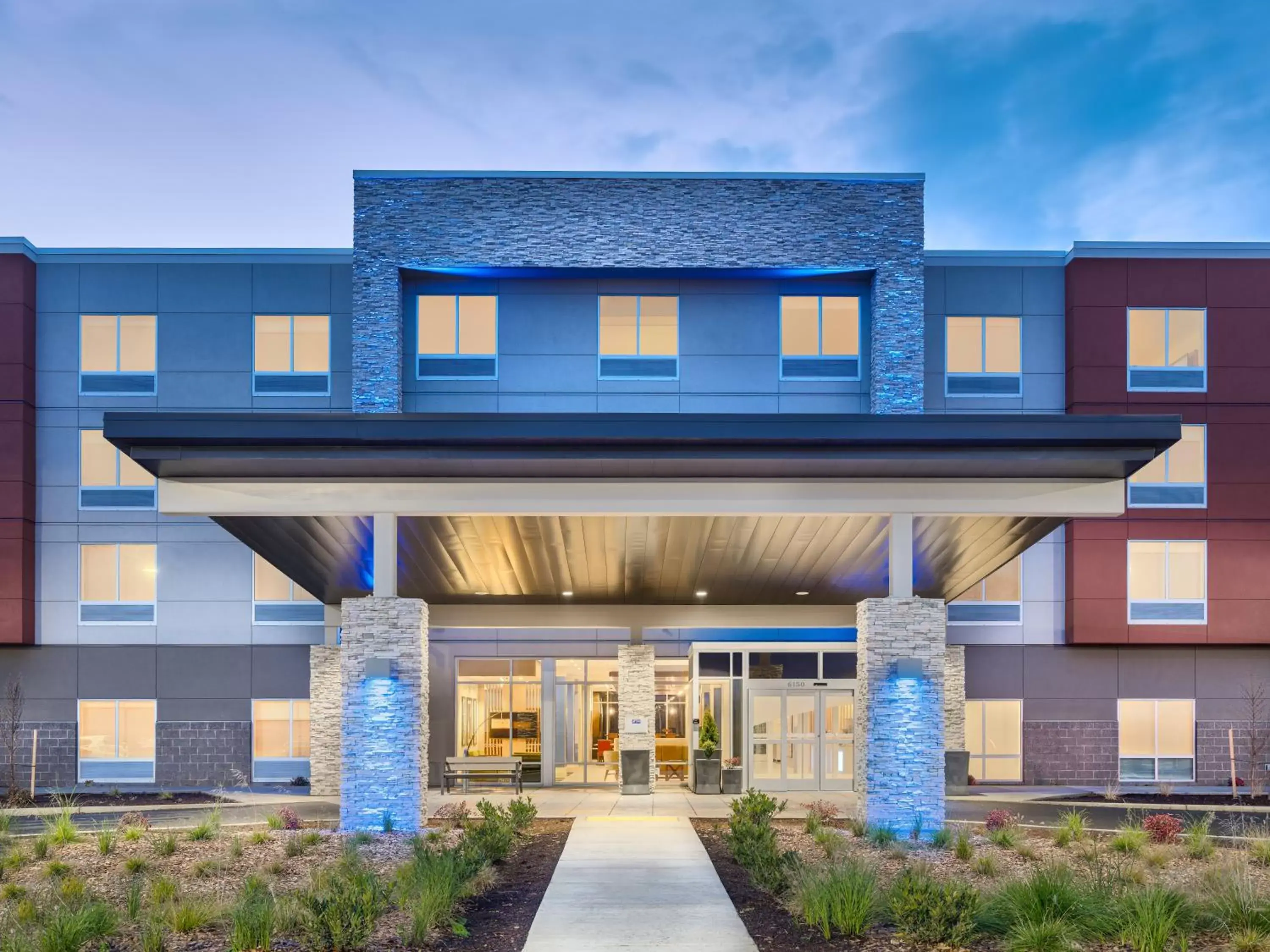 Property building in Holiday Inn Express & Suites Salem North - Keizer by IHG Property building in Holiday Inn Express & Suites Salem North - Keizer by IHG