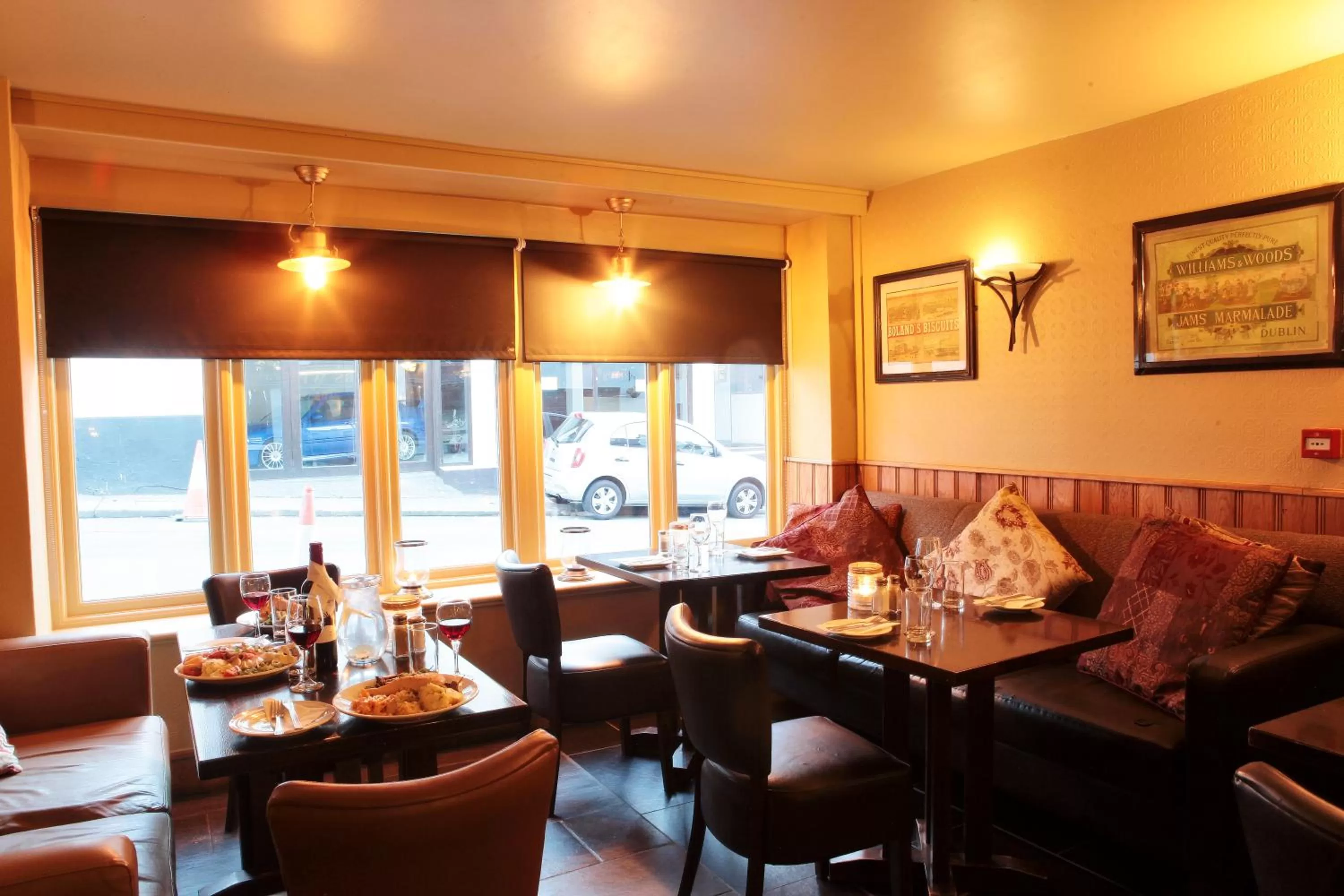 Restaurant/places to eat in Jacob's Well Hotel