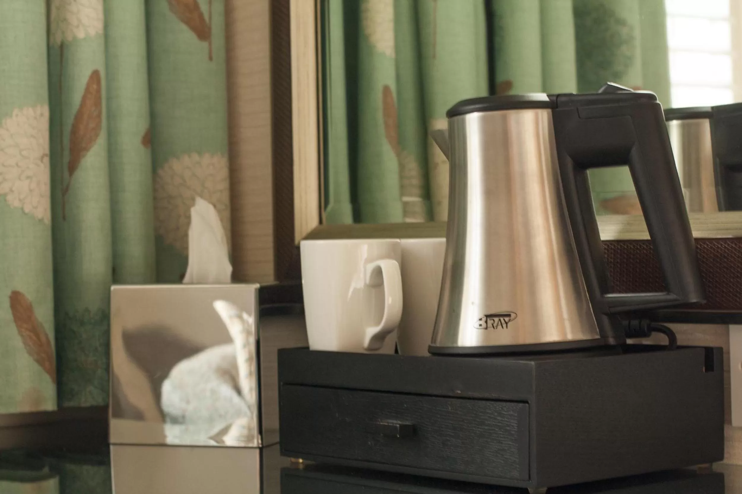 Coffee/tea facilities in Ascot House