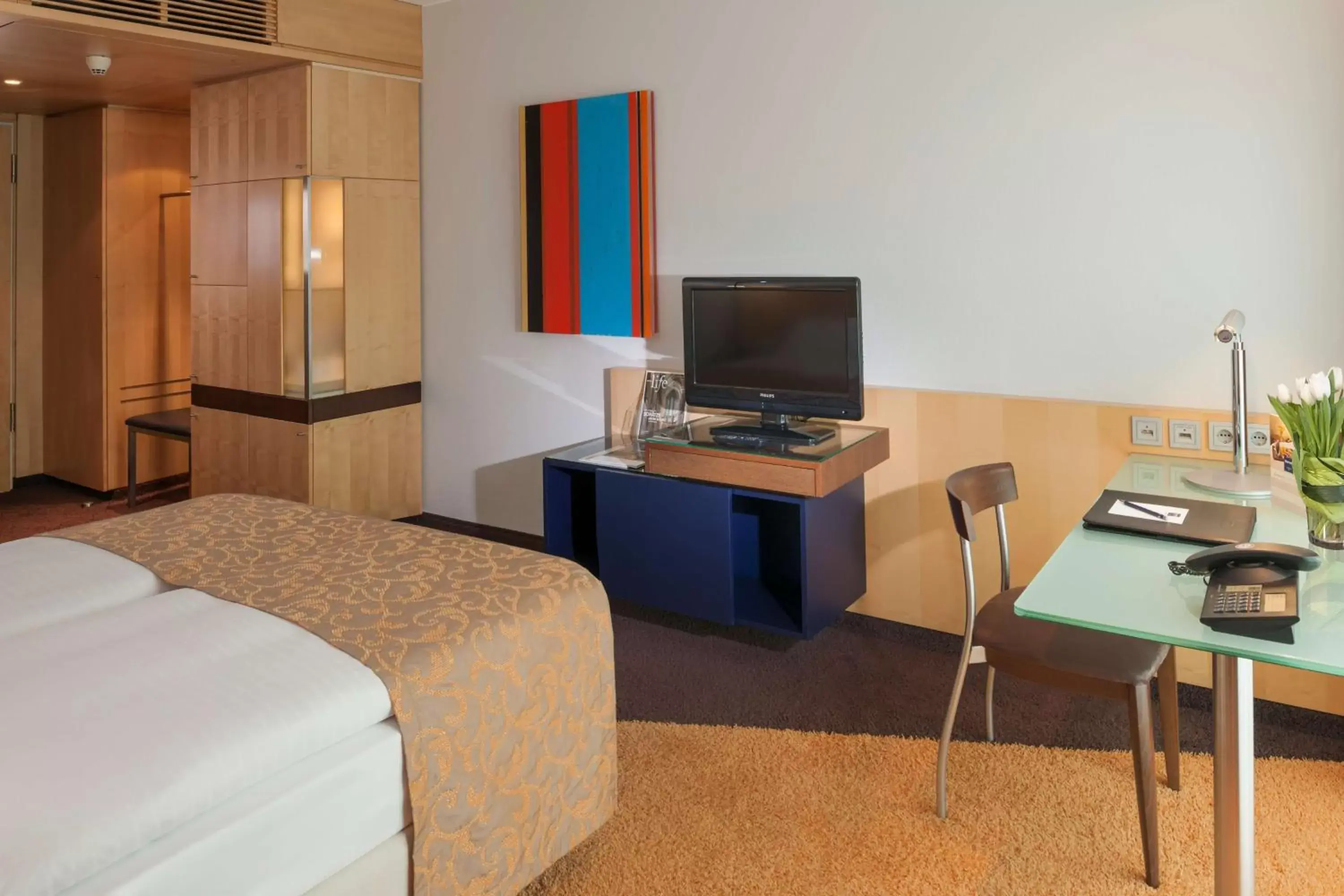 TV and multimedia, Bed in Dorint An der Messe Köln TV and multimedia, Bed in Dorint An der Messe Köln