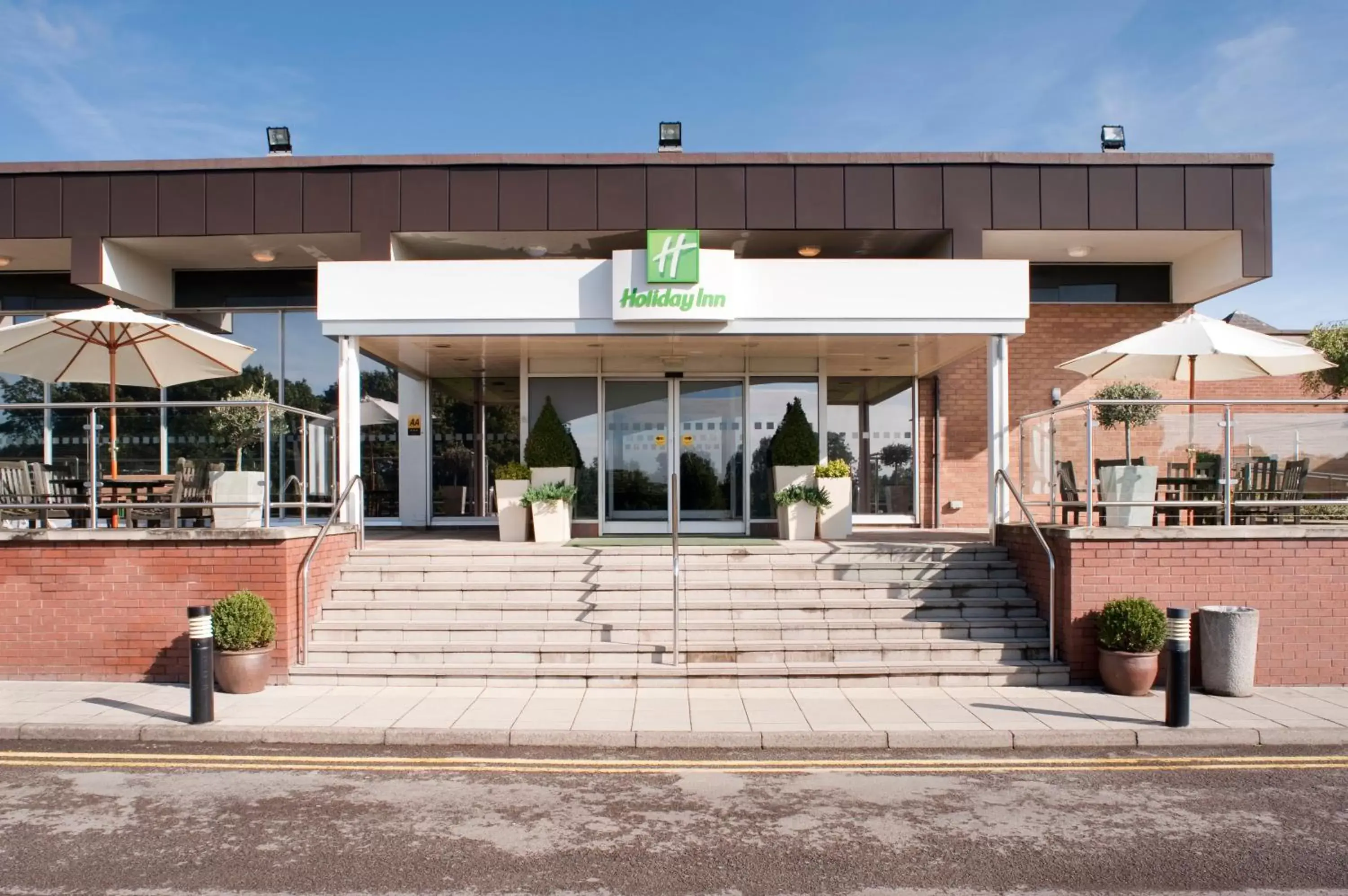 Facade/entrance in Holiday Inn Rugby-Northampton M1 Jct18, an IHG Hotel