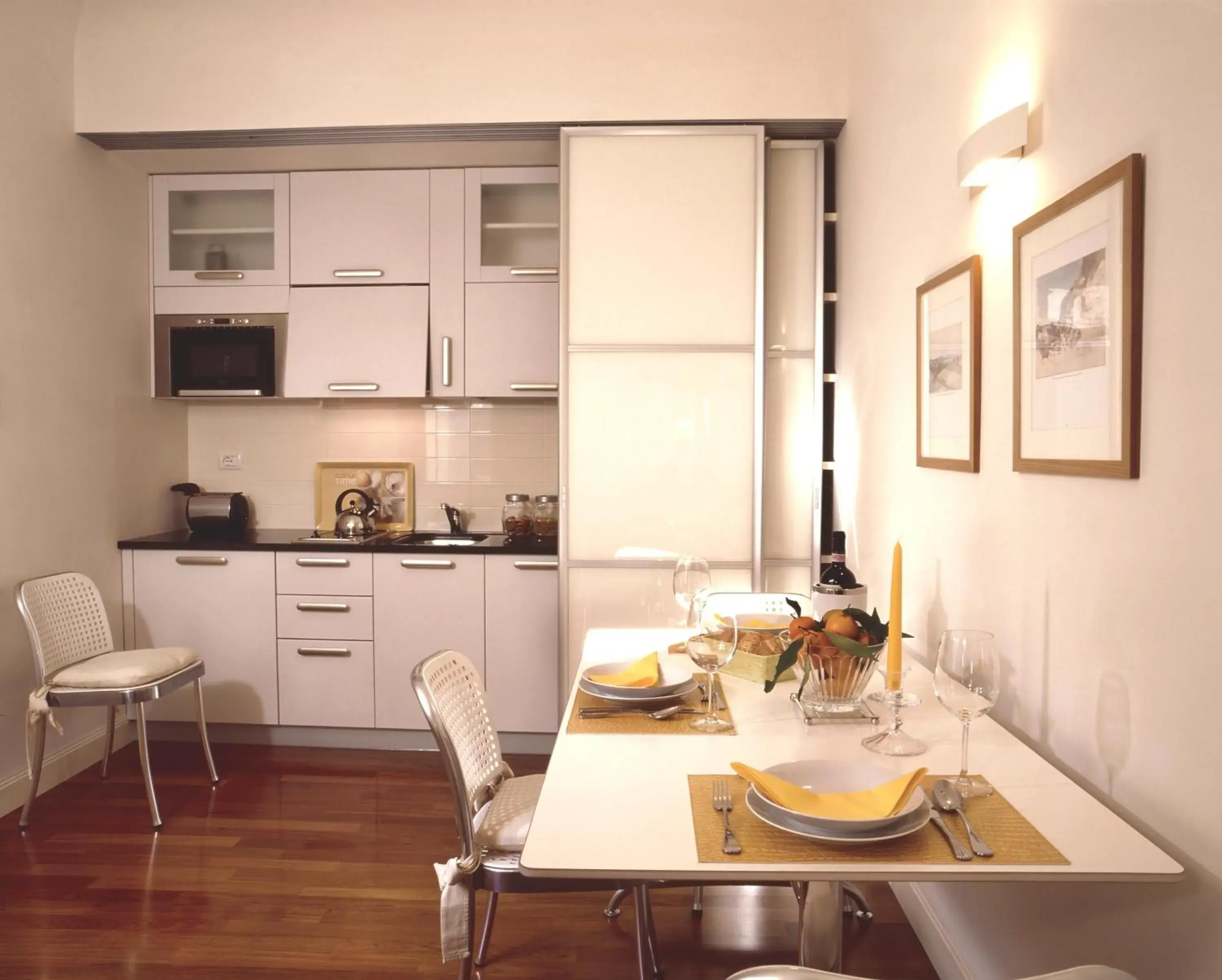 Kitchen or kitchenette, Dining Area in Residence Hilda