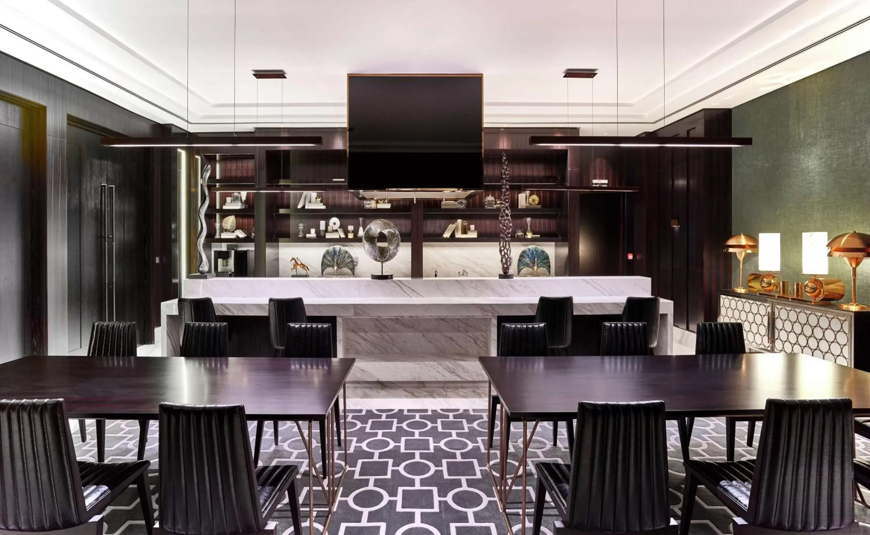 Meeting/conference room, Lounge/Bar in Waldorf Astoria Dubai International Financial Centre