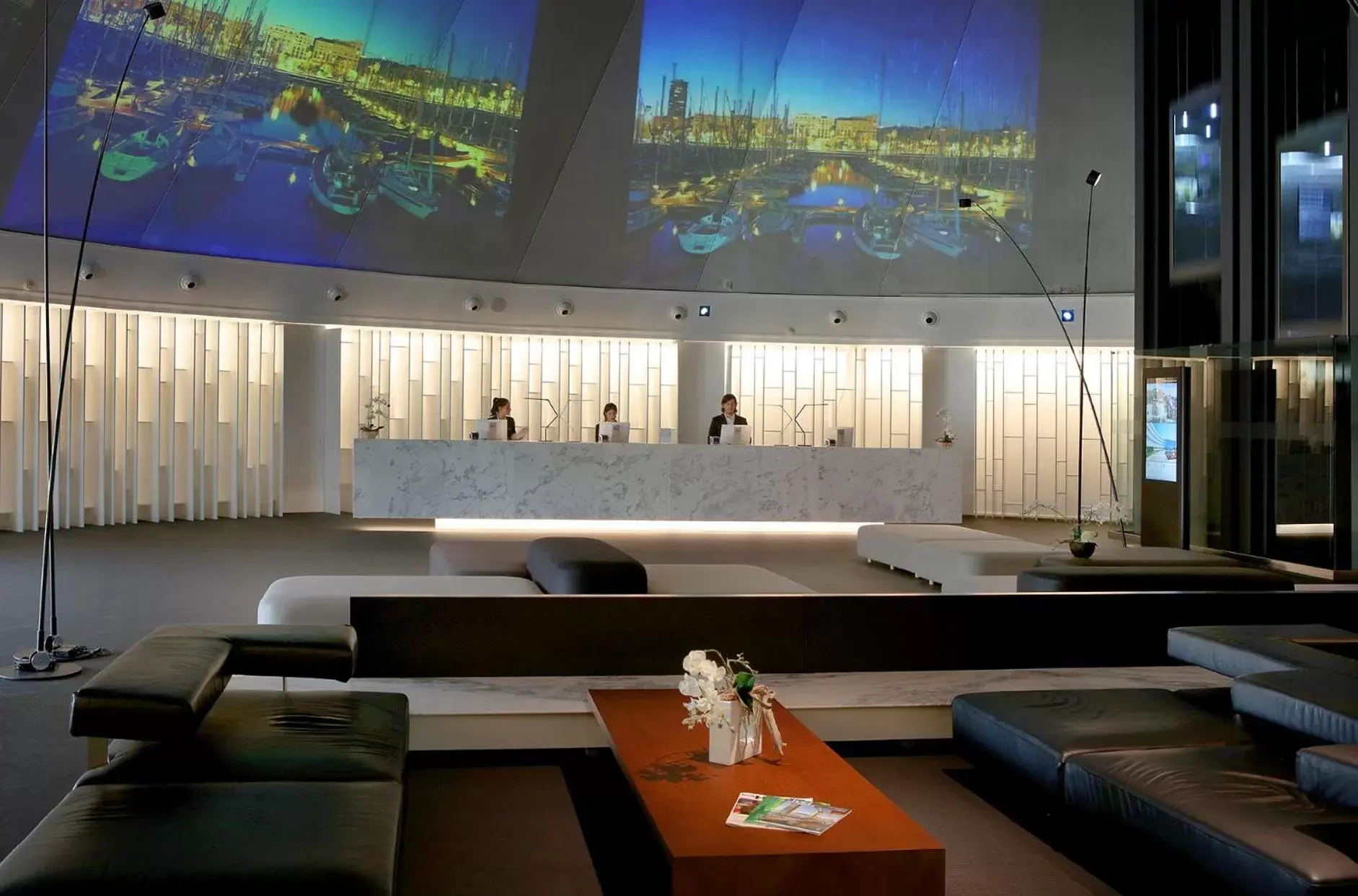 Lobby or reception in BAH Barcelona Airport Hotel