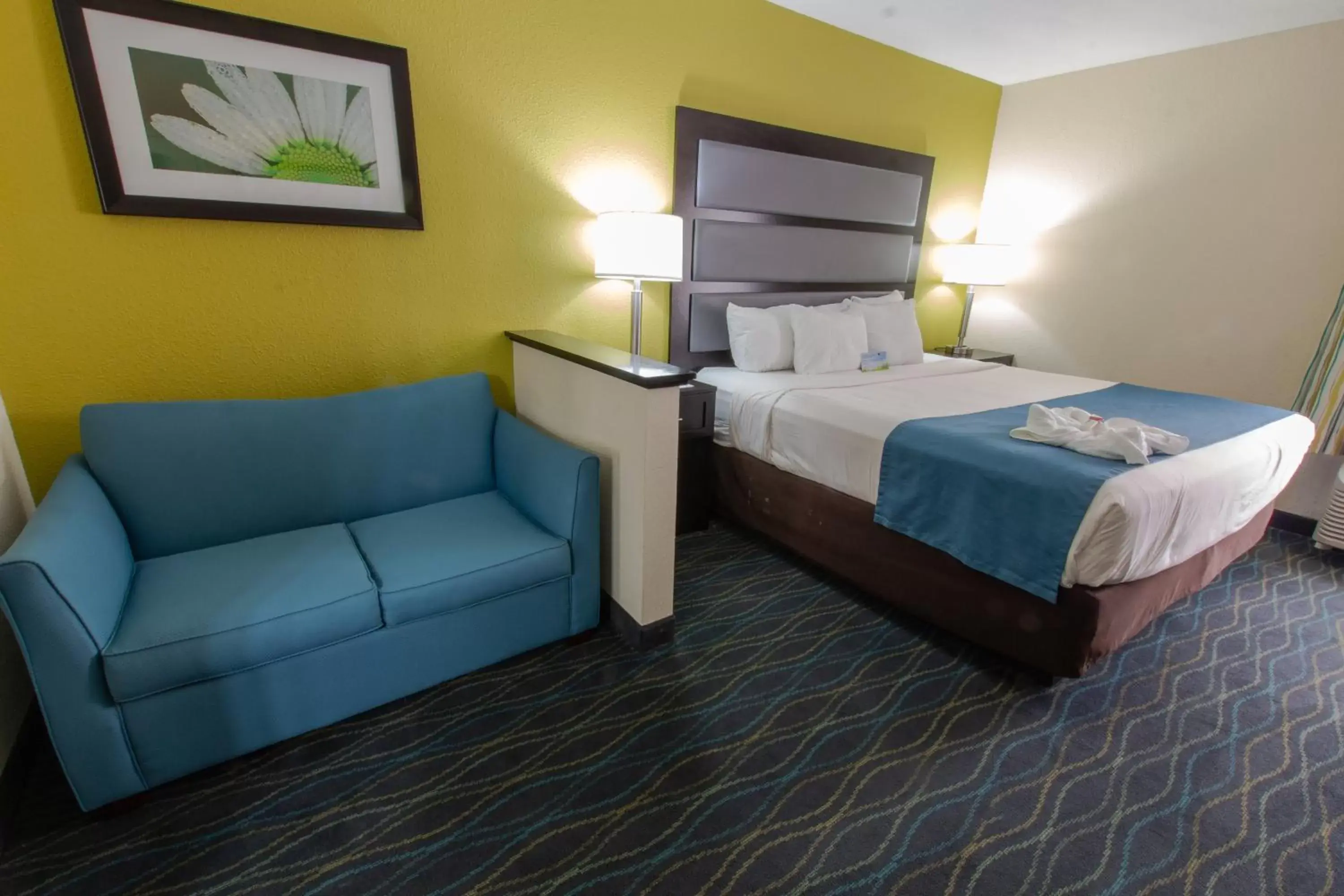 Bed in Days Inn & Suites by Wyndham Commerce