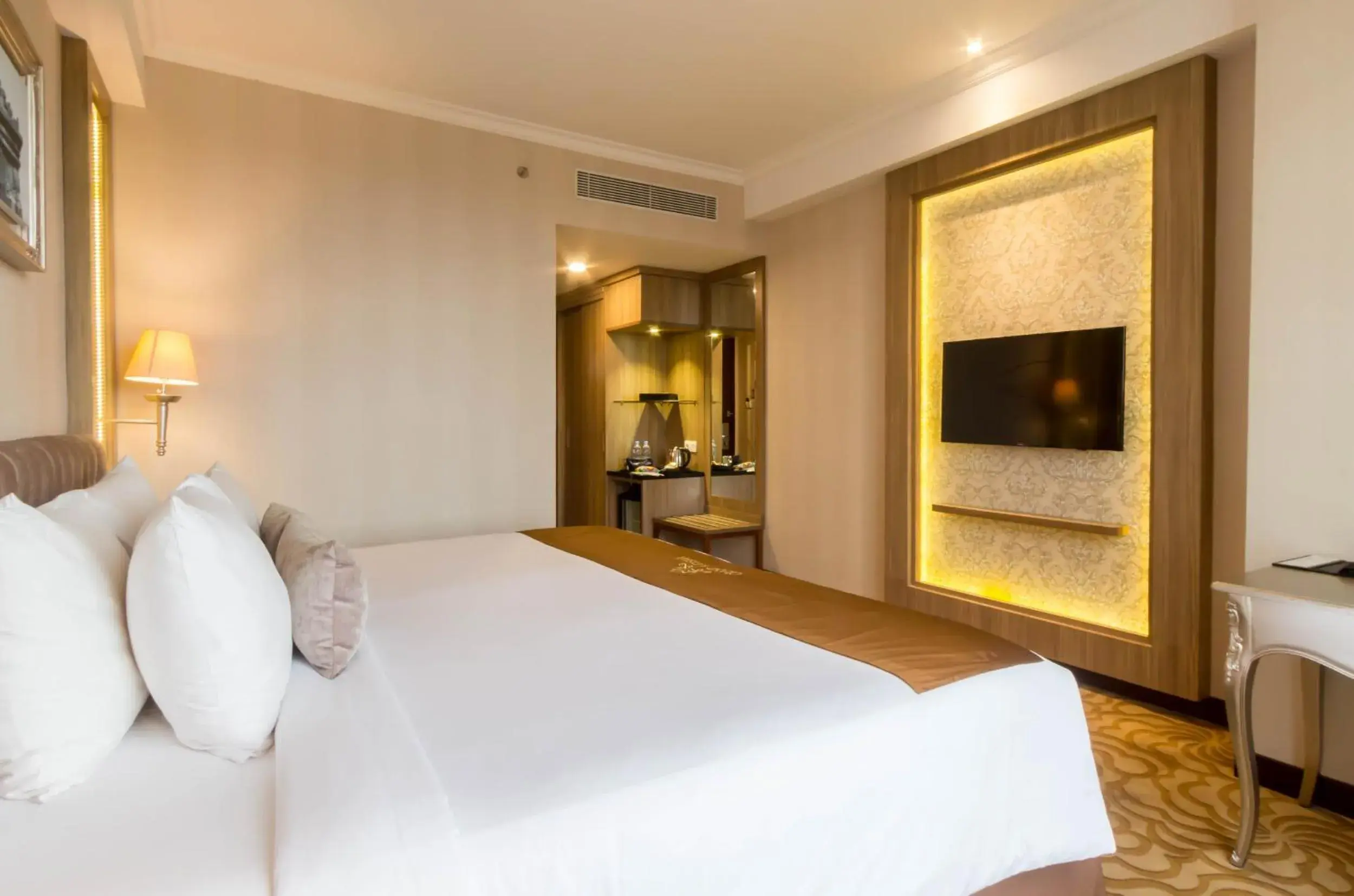 Bed in Grand Keisha Yogyakarta