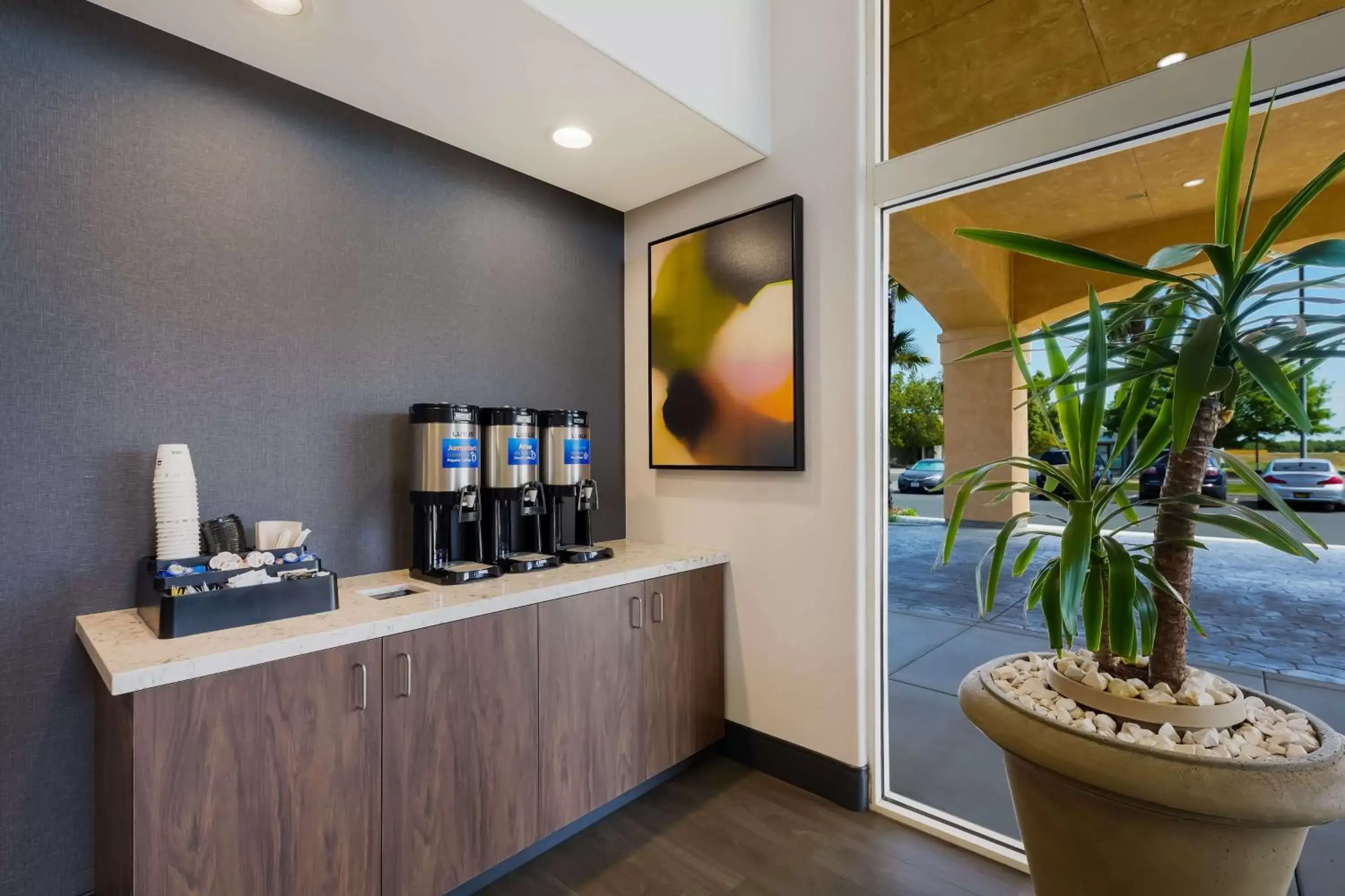 Lobby or reception in Best Western Inn & Suites Lemoore