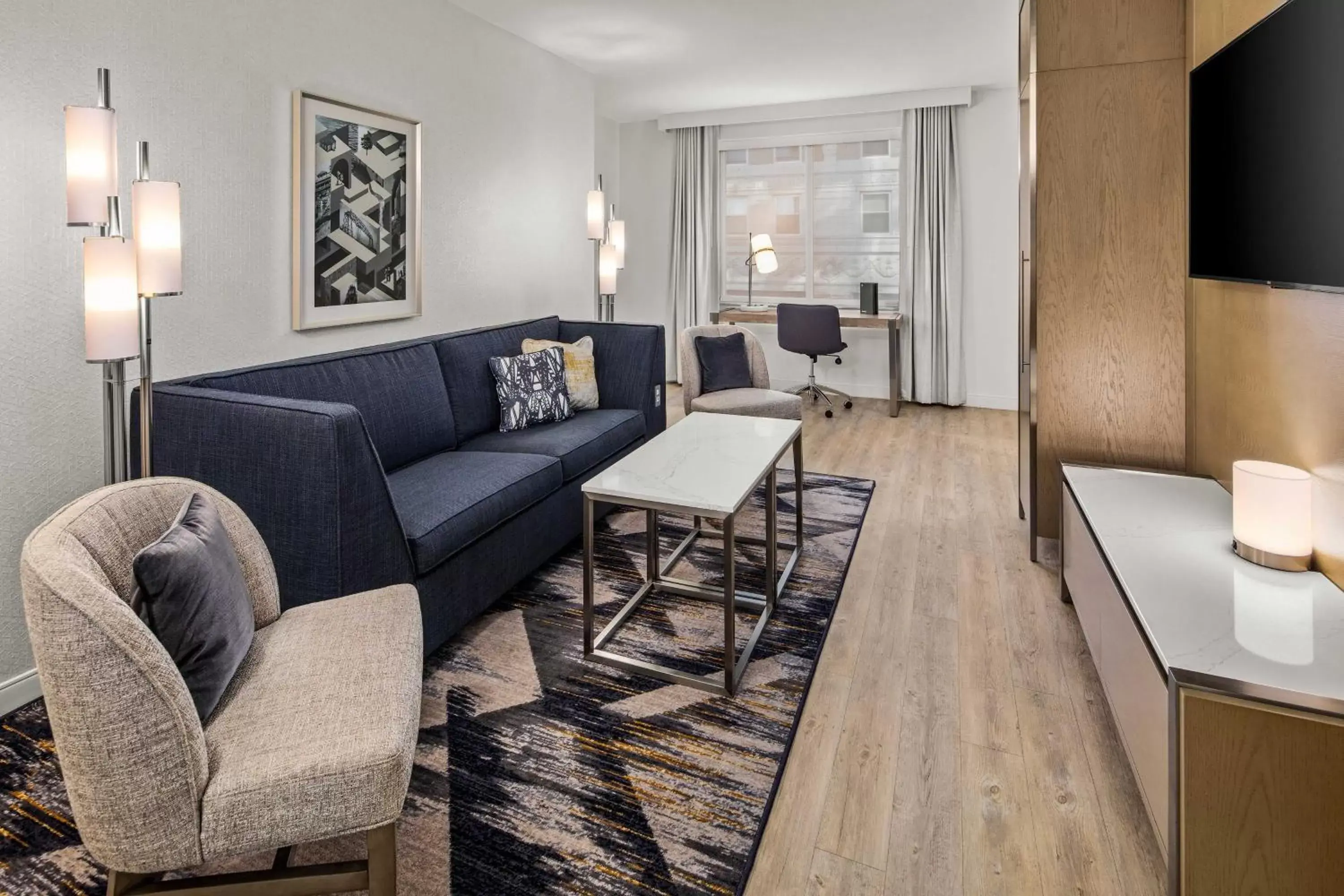 Living room, Seating Area in Sheraton Duluth Hotel