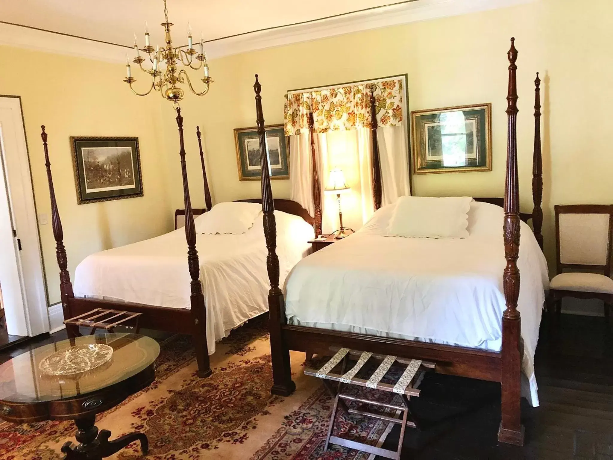Bedroom, Bed in Belmont Inn