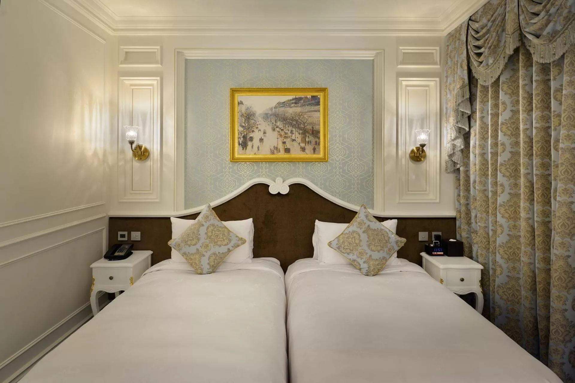 Bedroom, Bed in Golden Tulip RS Boutique Hotel-Tainan