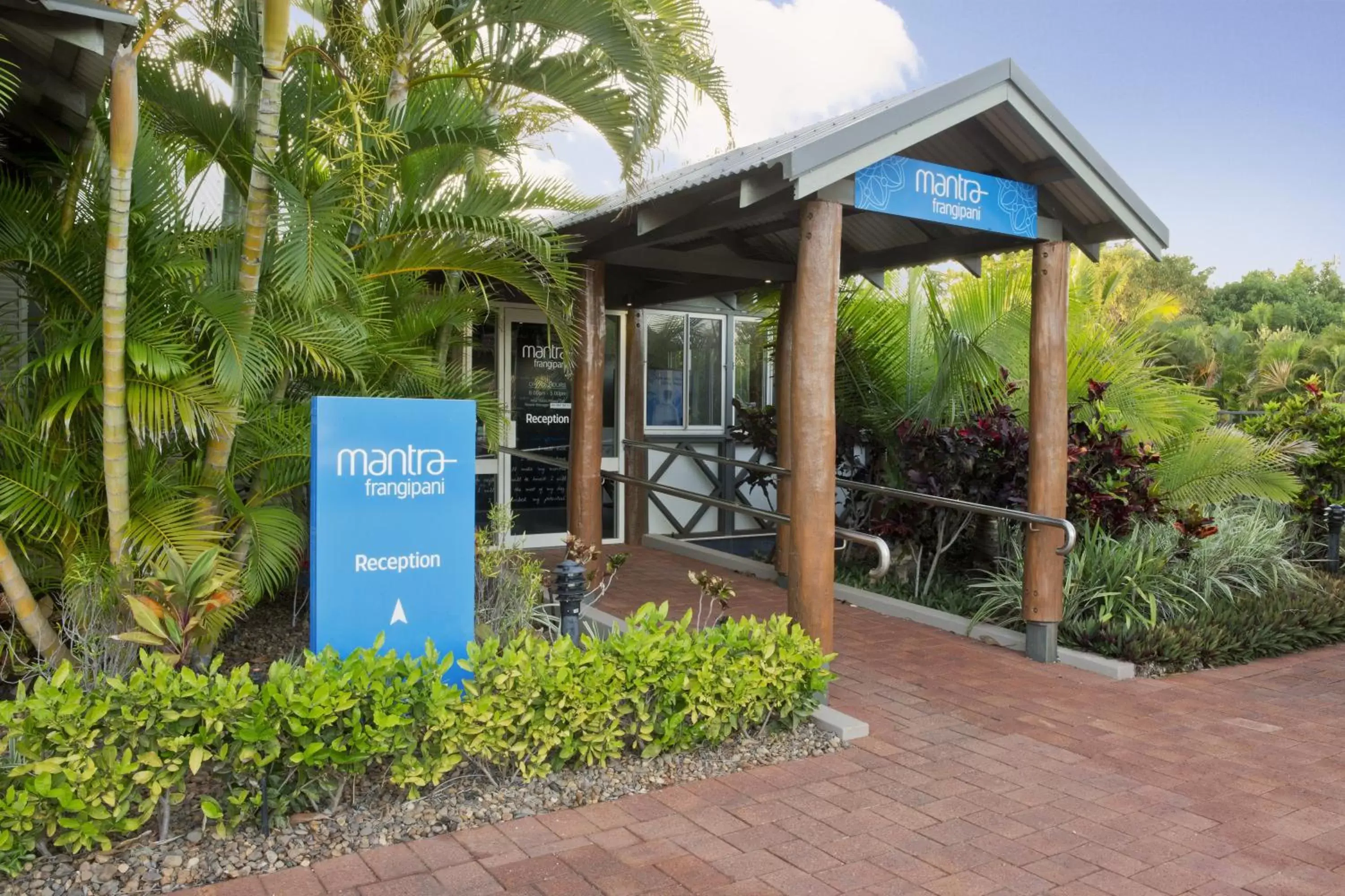 Facade/entrance in Mantra Frangipani Broome Facade/entrance in Mantra Frangipani Broome