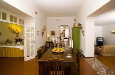 Communal lounge/ TV room in Hotel Villa Sirina