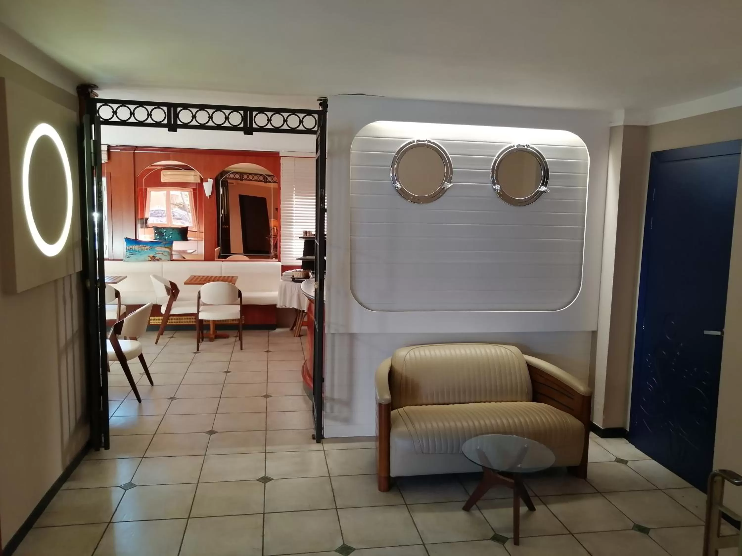 Lobby or reception in Hôtel Le Claridge