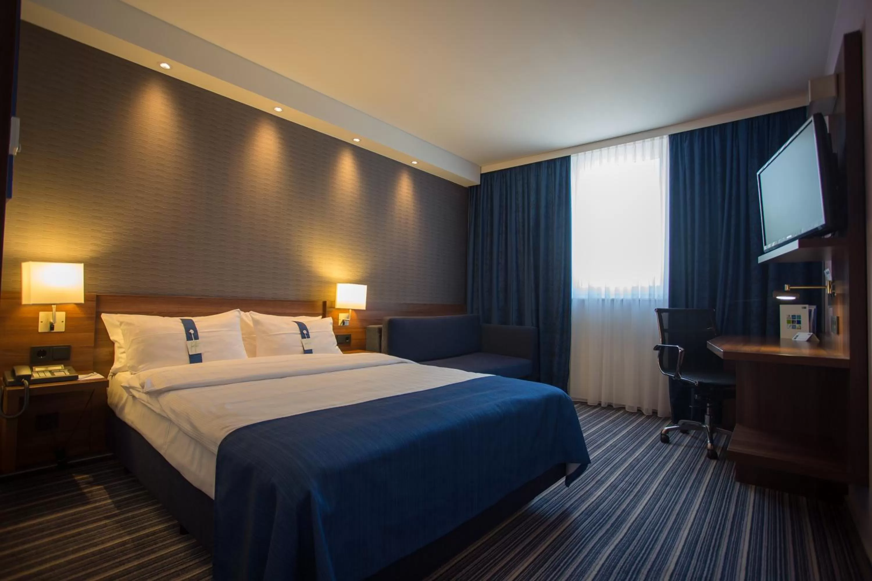 Guests, Bed in Holiday Inn Express Neunkirchen by IHG